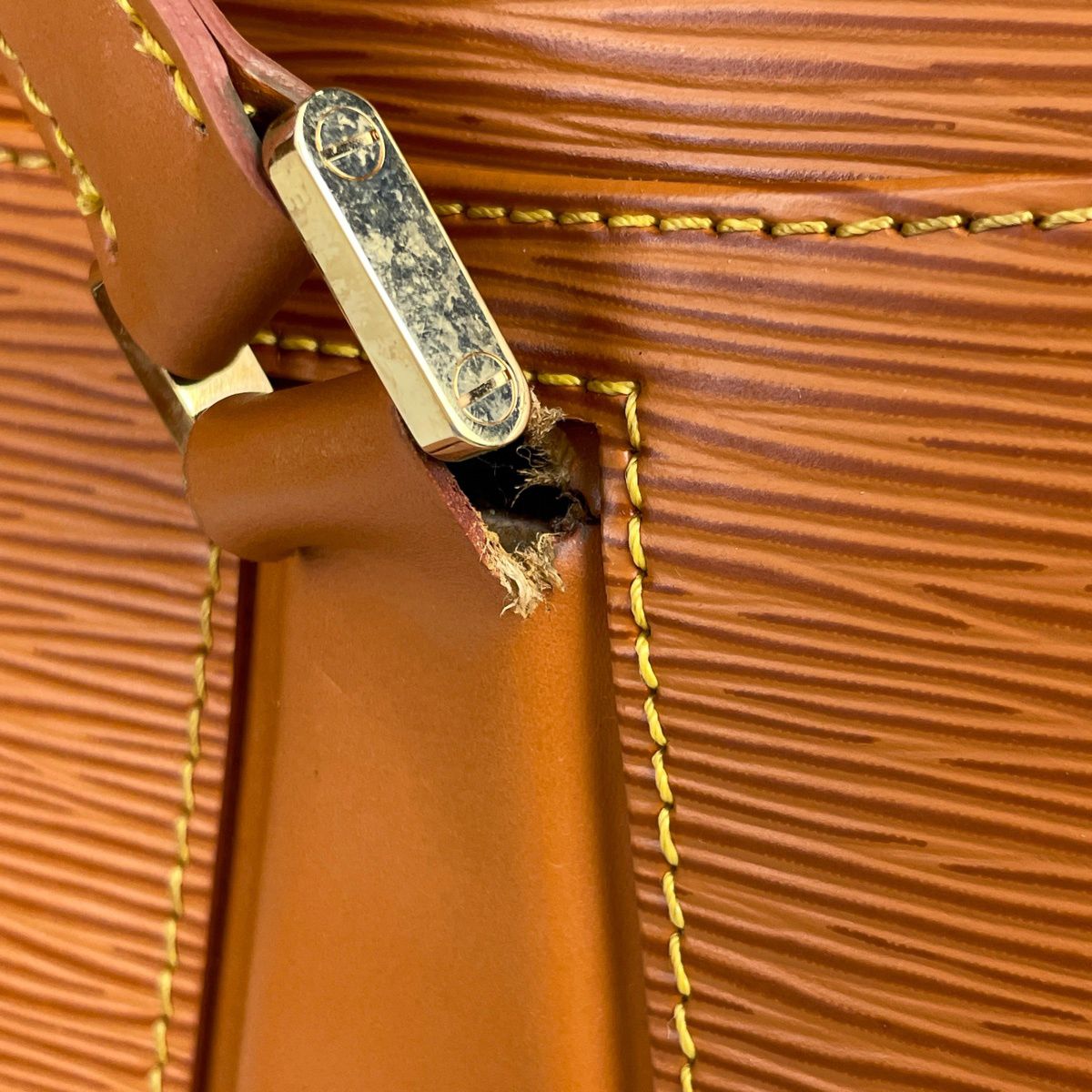 ルイ・ヴィトン Louis Vuitton ヴォルテール ショルダーバッグ エピ ジパングゴールド M52438 レディース 【中古】