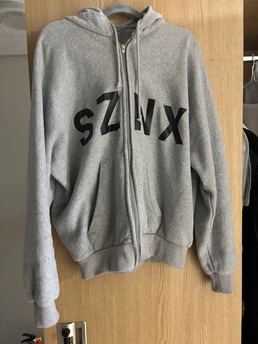 yeezy フードジップアップ