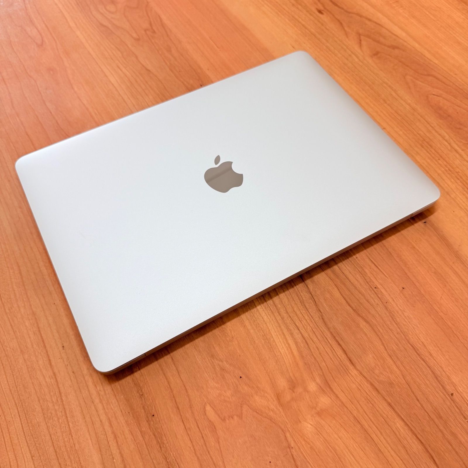 【バッテリー良好】 MacBook air 13インチ 2020 Apple M1 8GB 256GB 動画編集可能 カメラ内蔵 ノートPC SSD搭載 macOSインストール済 【4315】