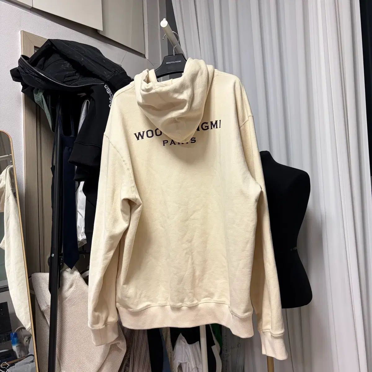 ほぼ新品/52 WOOYOUNGMI ウーヨンミ バックロゴ Tシャツ ほぼ新品/52 WOOYOUNGMI ウーヨンミ バックロゴ Tシャツ