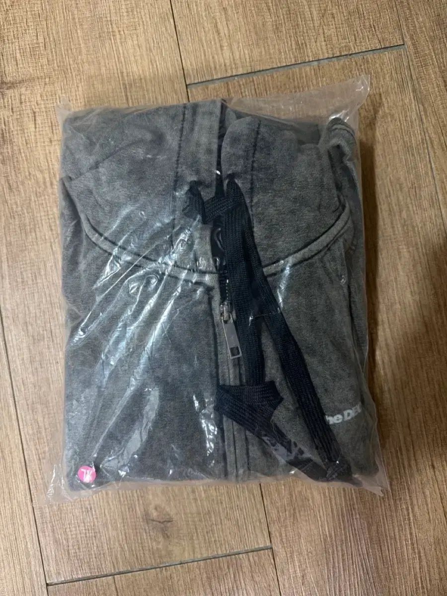 DAY6（デイシックス）ハッピートゥー・フーディー・ジップアップ XL 出品