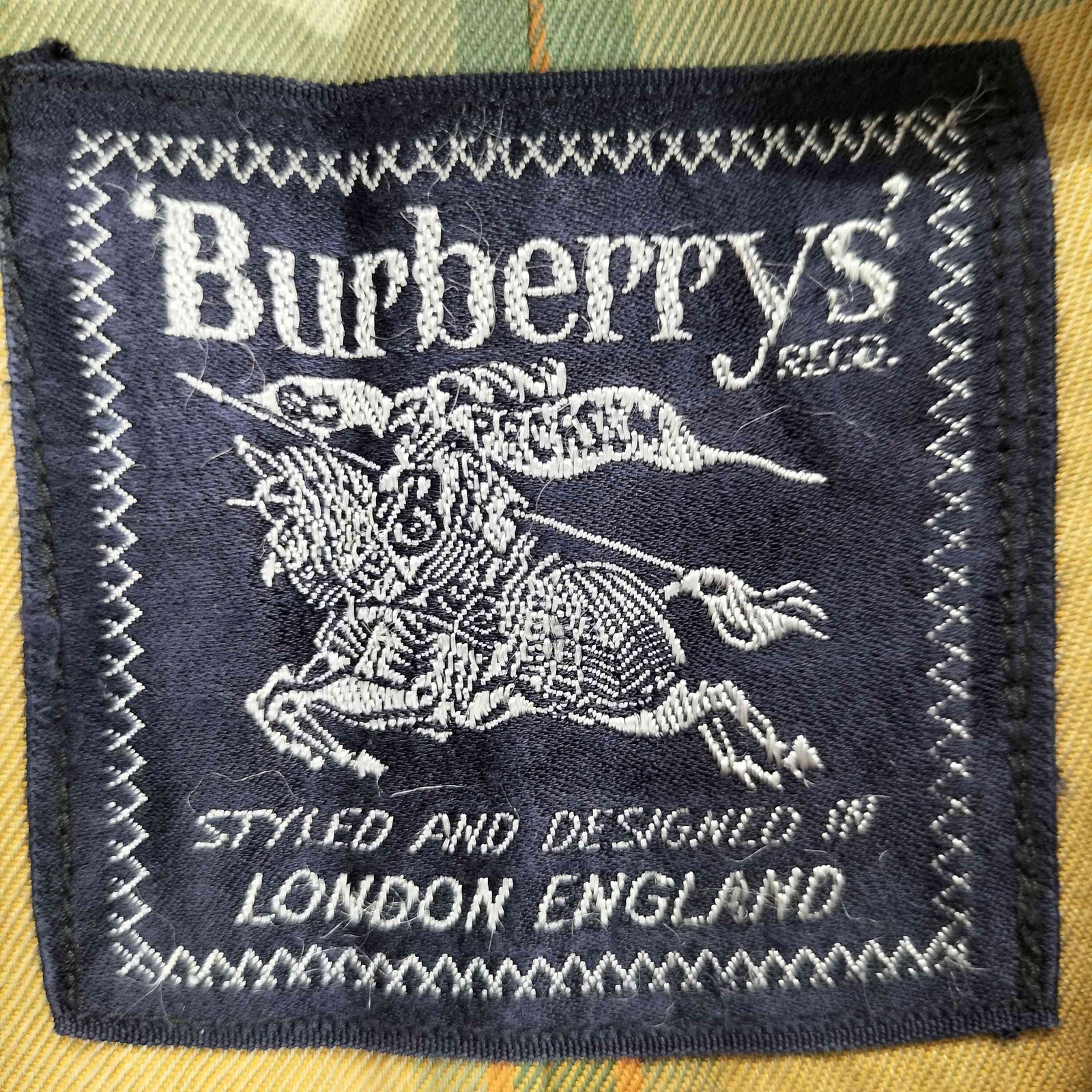 バーバリーズ BURBERRYS 裏地チェック 比翼ステンカラーコート 玉虫 メンズ JPN:S バーバリーズ BURBERRYS 裏地チェック 比翼ステンカラーコート 玉虫 メンズ JPN:S