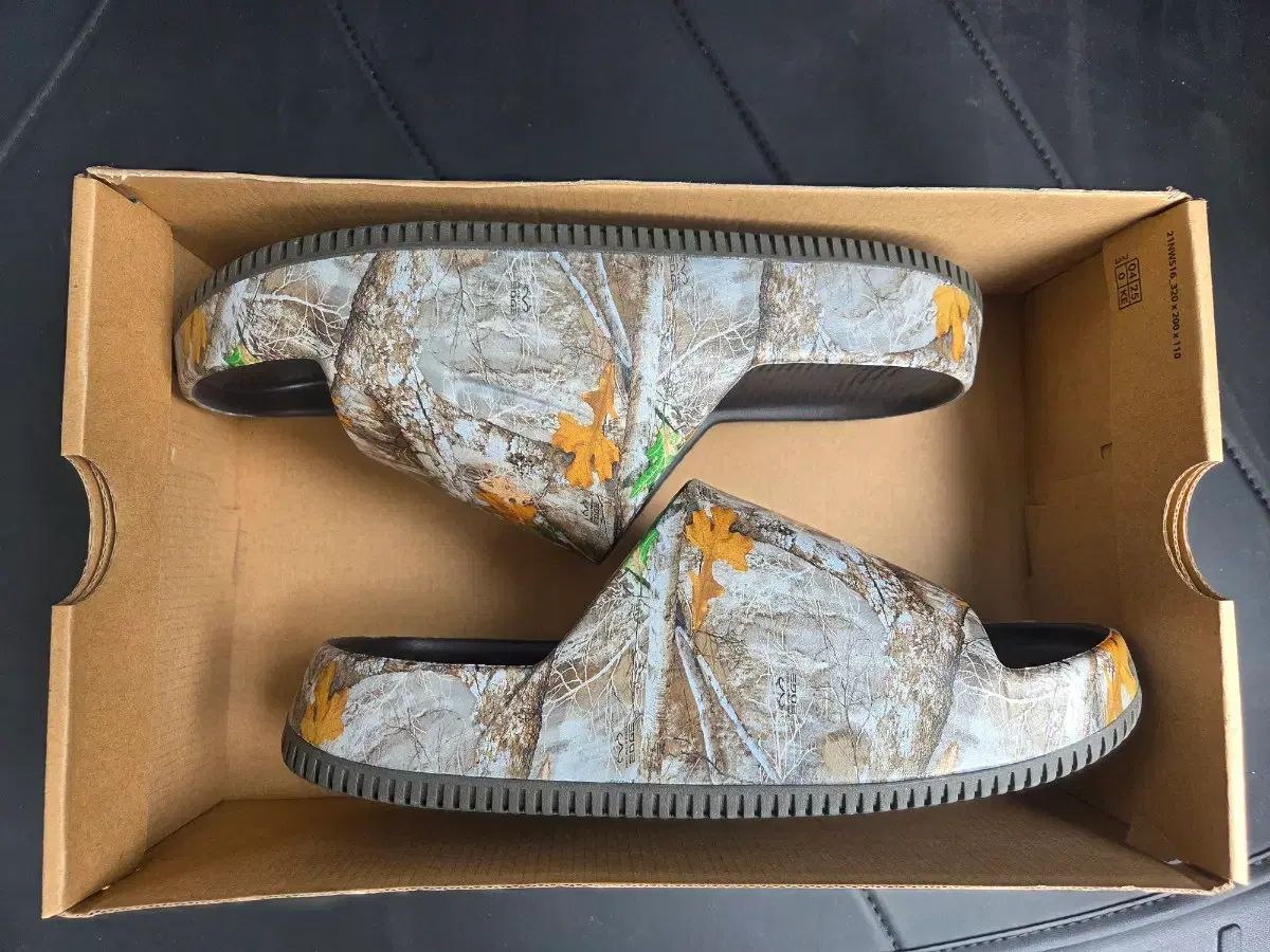 正規品 新品) NIKE カム リアルツリー スライド バロック ブラウン 270 出品