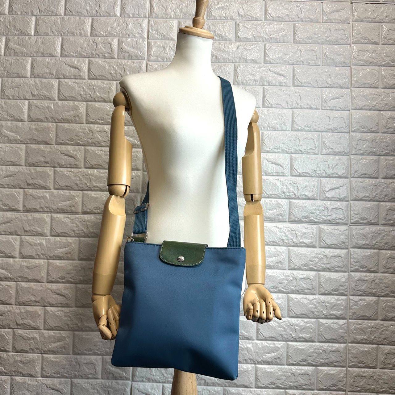 LONGCHAMP ショルダーバッグ B B5711】 Longchamp ロンシャン ショルダーバッグ ナイロン ブルー