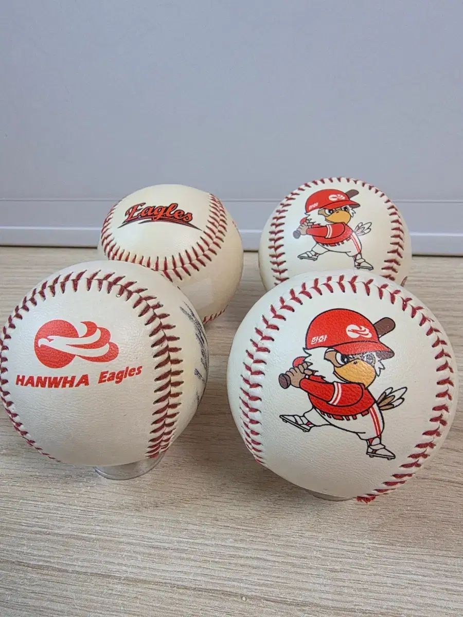 Hanwhae Eagles(ハンファ・イーグルス) ロゴ サインボール 小型ボール (チェ・ヨンピル キム・ガン サイン入り) Hanwhae Eagles(ハンファ・イーグルス) ロゴ サインボール 小型ボール (チェ・ヨンピル キム・ガン サイン入り)