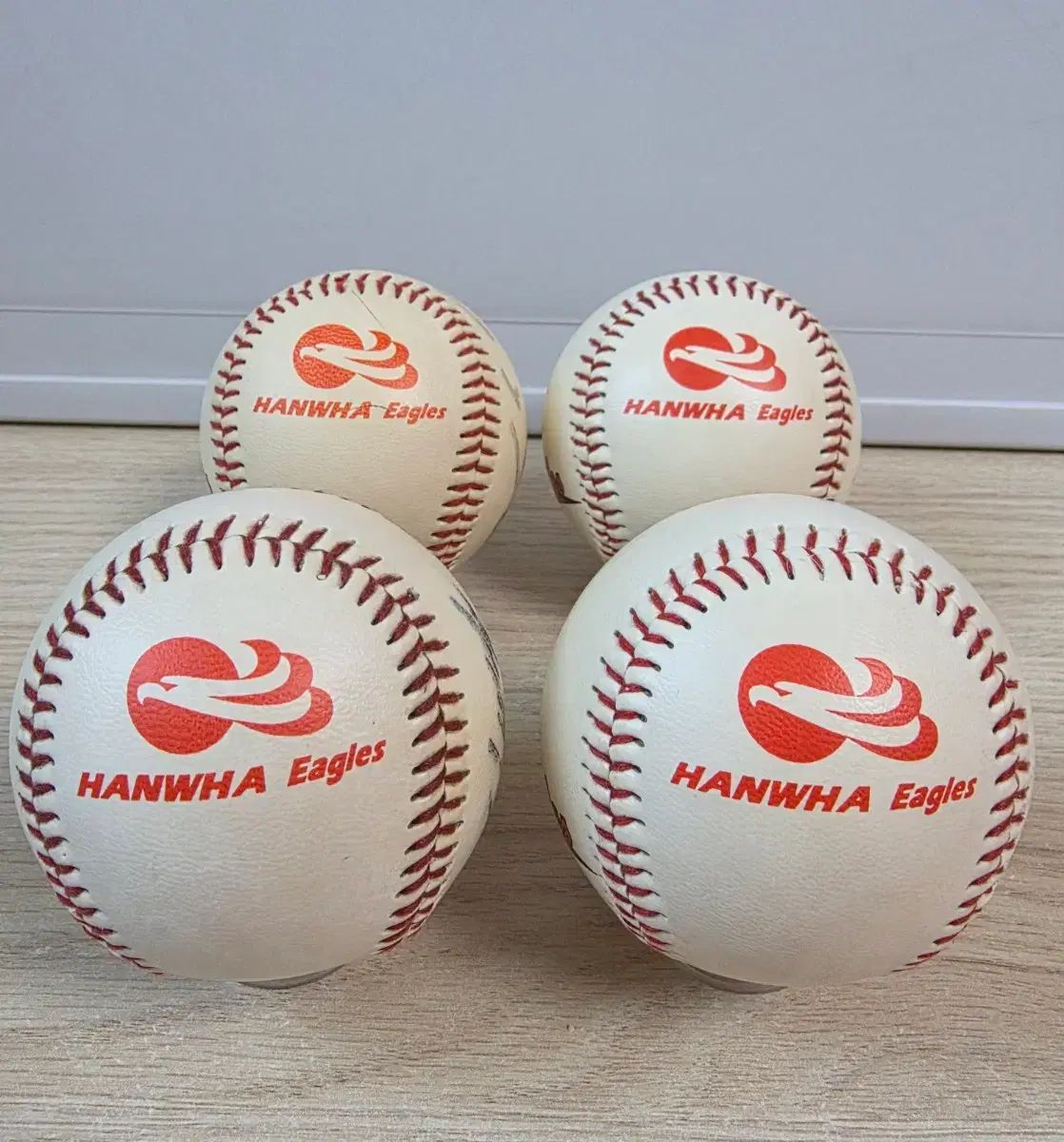 Hanwhae Eagles(ハンファ・イーグルス) ロゴ サインボール 小型ボール (チェ・ヨンピル キム・ガン サイン入り) Hanwhae Eagles(ハンファ・イーグルス) ロゴ サインボール 小型ボール (チェ・ヨンピル キム・ガン サイン入り)