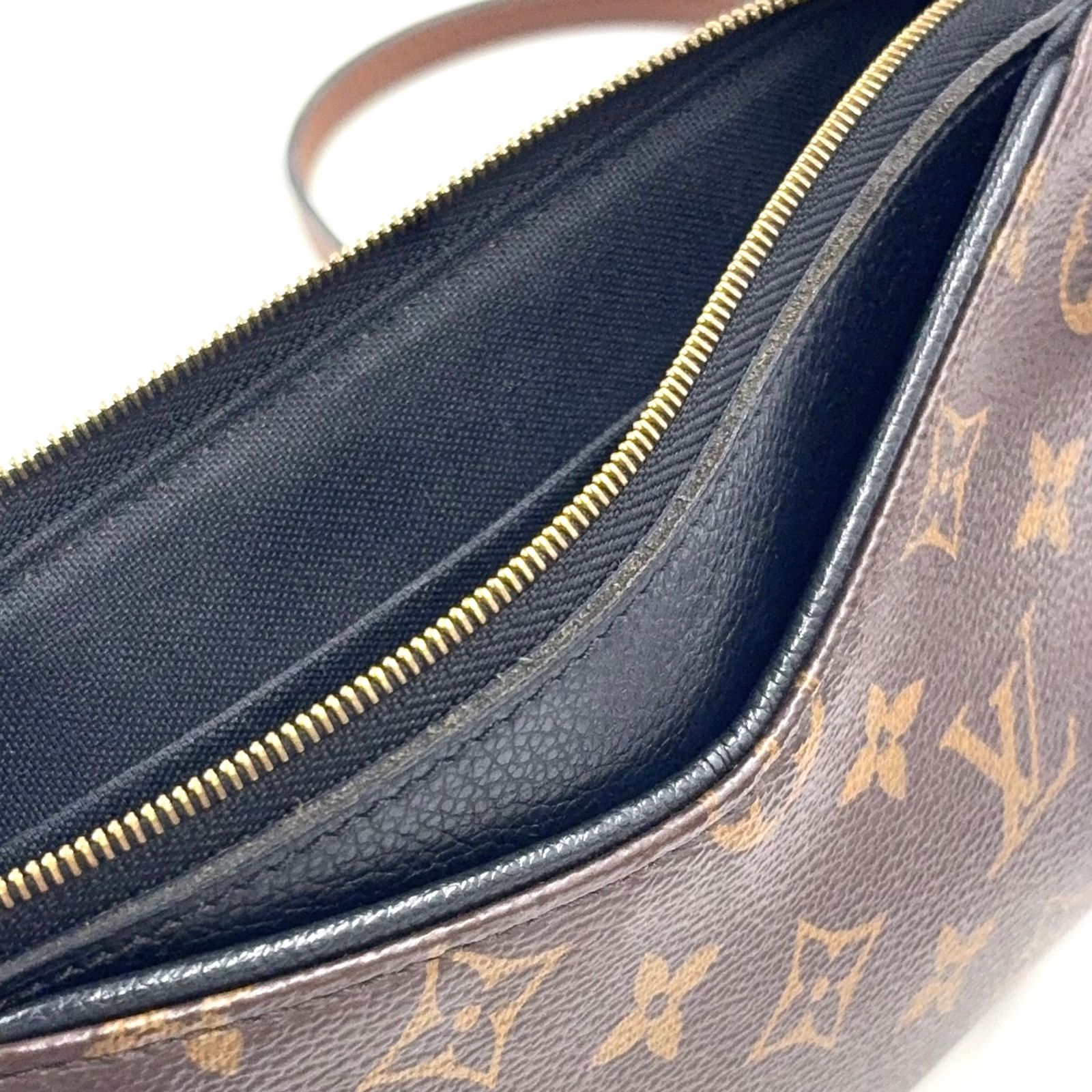 新着】LOUIS VUITTON パラスクラッチ モノグラム モノグラム レザー