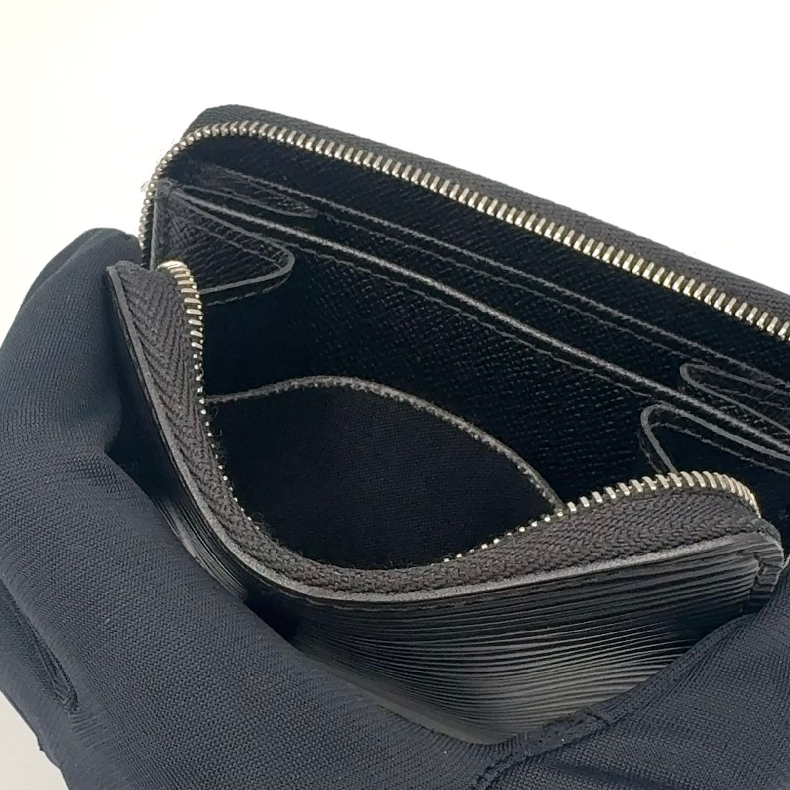新着】LOUIS VUITTON ジッピーコインパース エピ エピ ノワール レザー