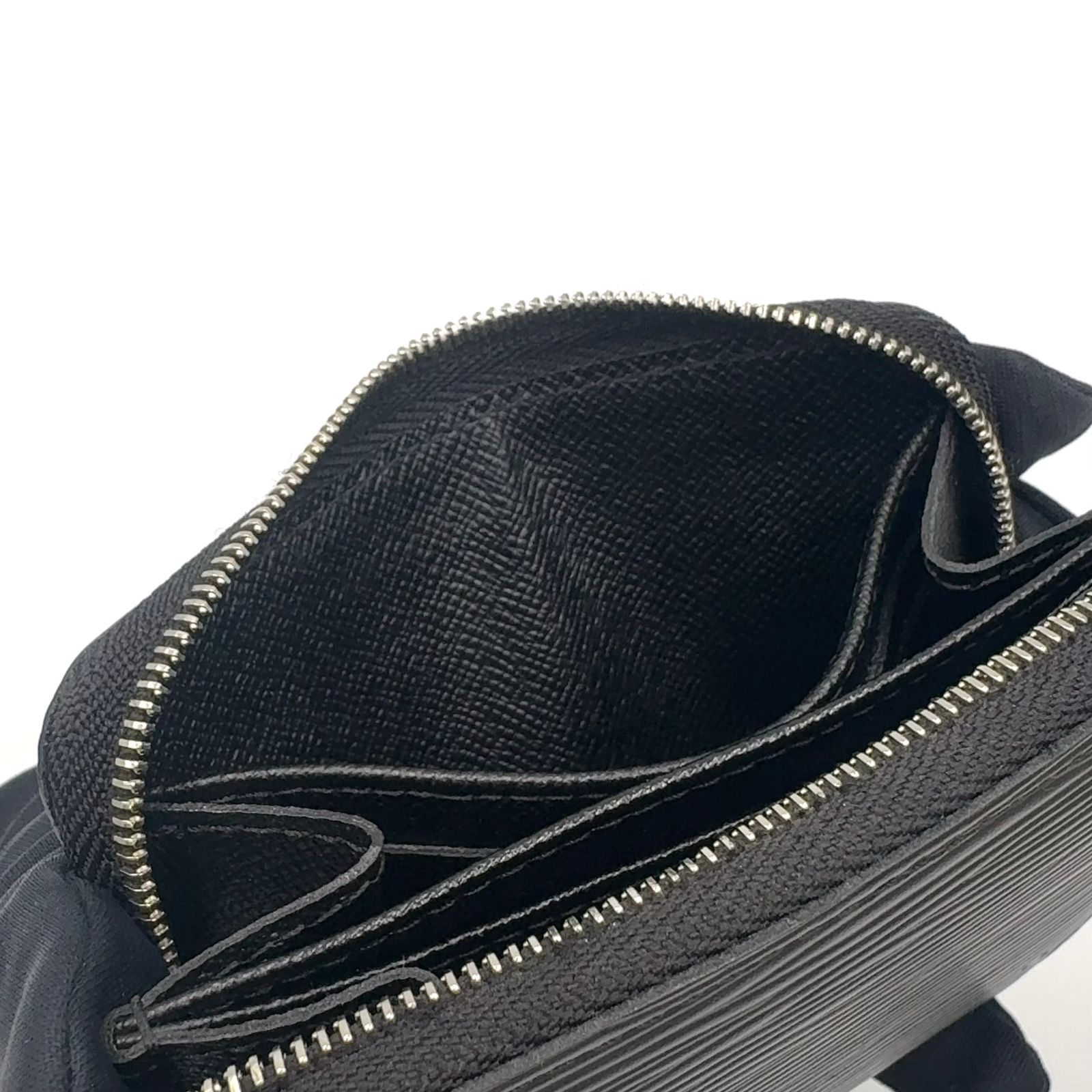 新着】LOUIS VUITTON ジッピーコインパース エピ エピ ノワール レザー