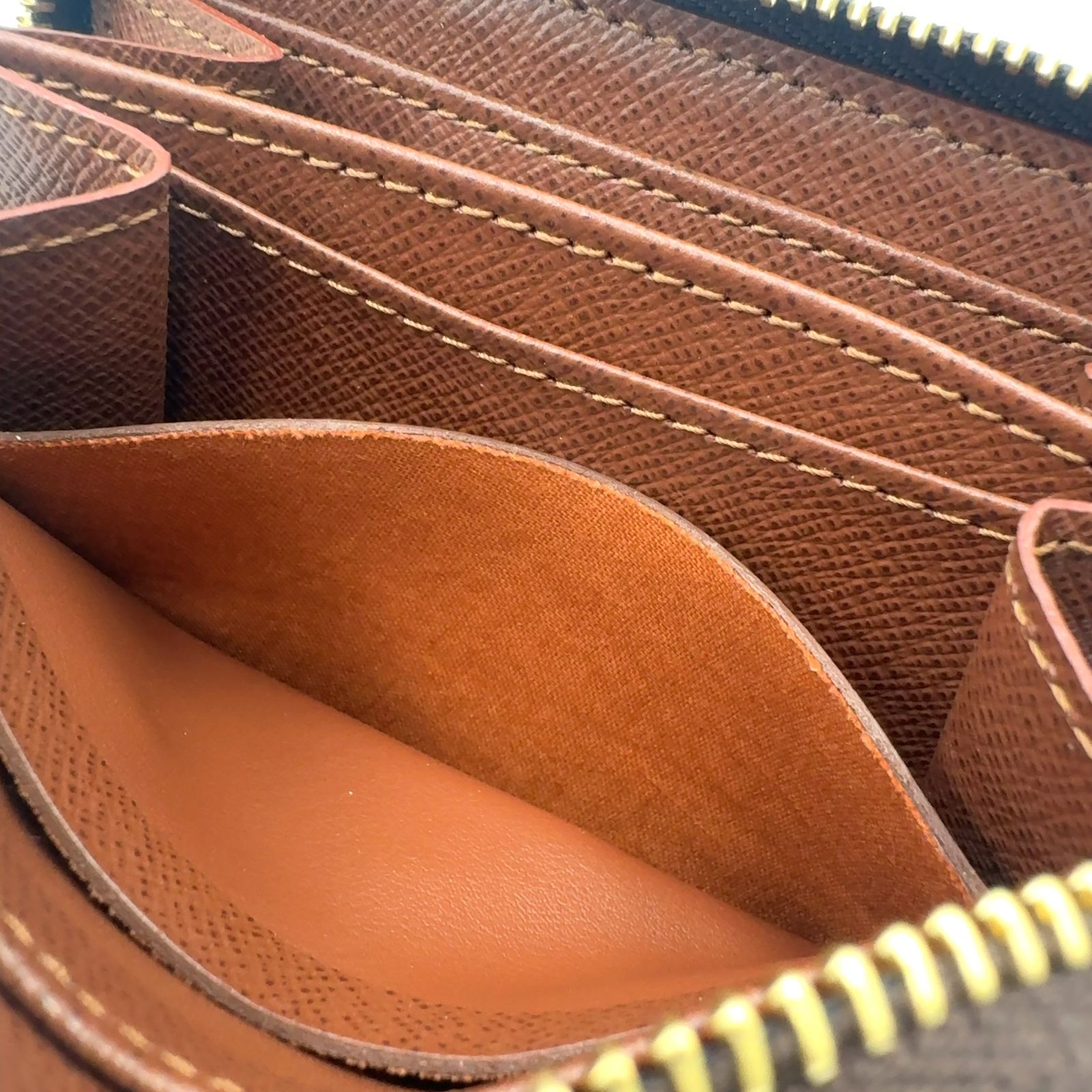 新着】LOUIS VUITTON ジッピー コインパース モノグラム モノグラム