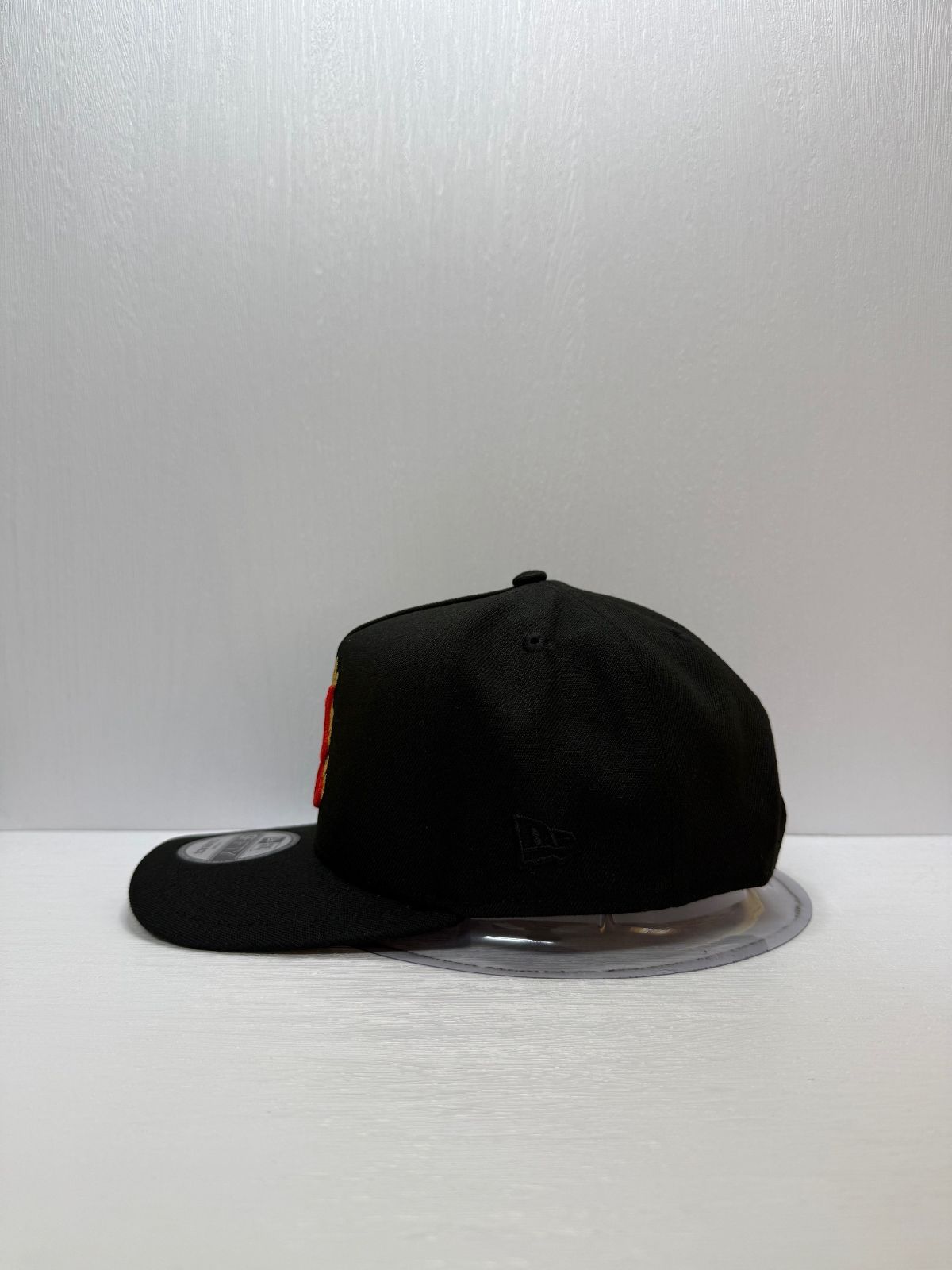 ニューエラ アトランタブレーブス 150thアニバーサリー フレイム 9fifty A-FRAME スナップバックキャップ ブラックカラー