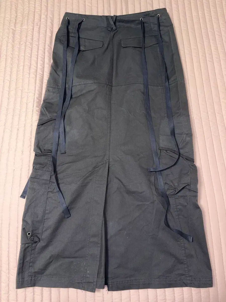 NACHE(ナチェ)nache ストラップ カーゴ マキシ スカート チャコール NACHE(ナチェ)nache ストラップ カーゴ マキシ スカート チャコール