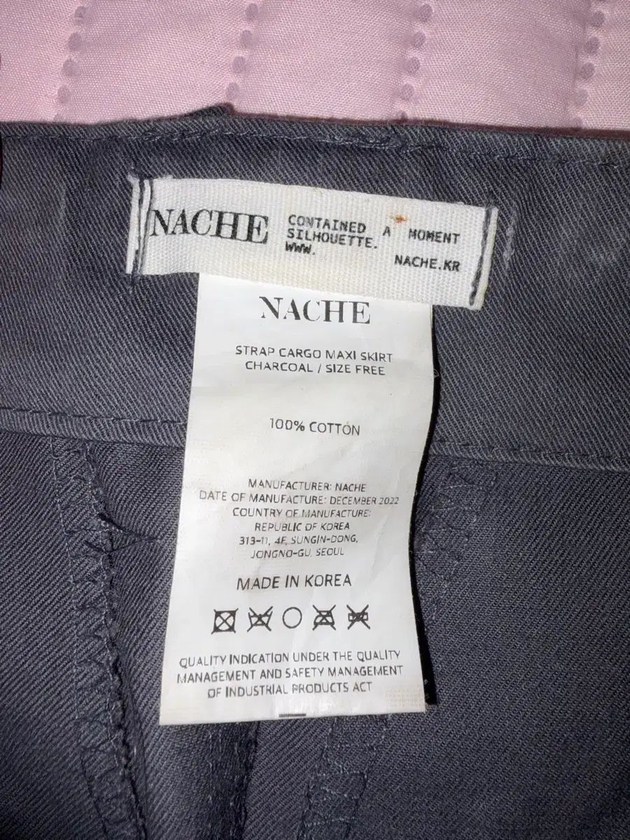 NACHE(ナチェ)nache ストラップ カーゴ マキシ スカート チャコール NACHE(ナチェ)nache ストラップ カーゴ マキシ スカート チャコール