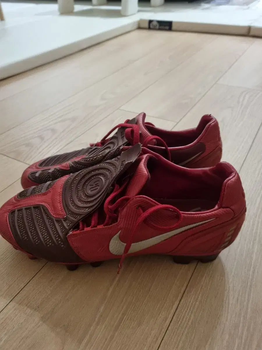 255 NIKE ナイキ トータル90 ストライク サッカーシューズ