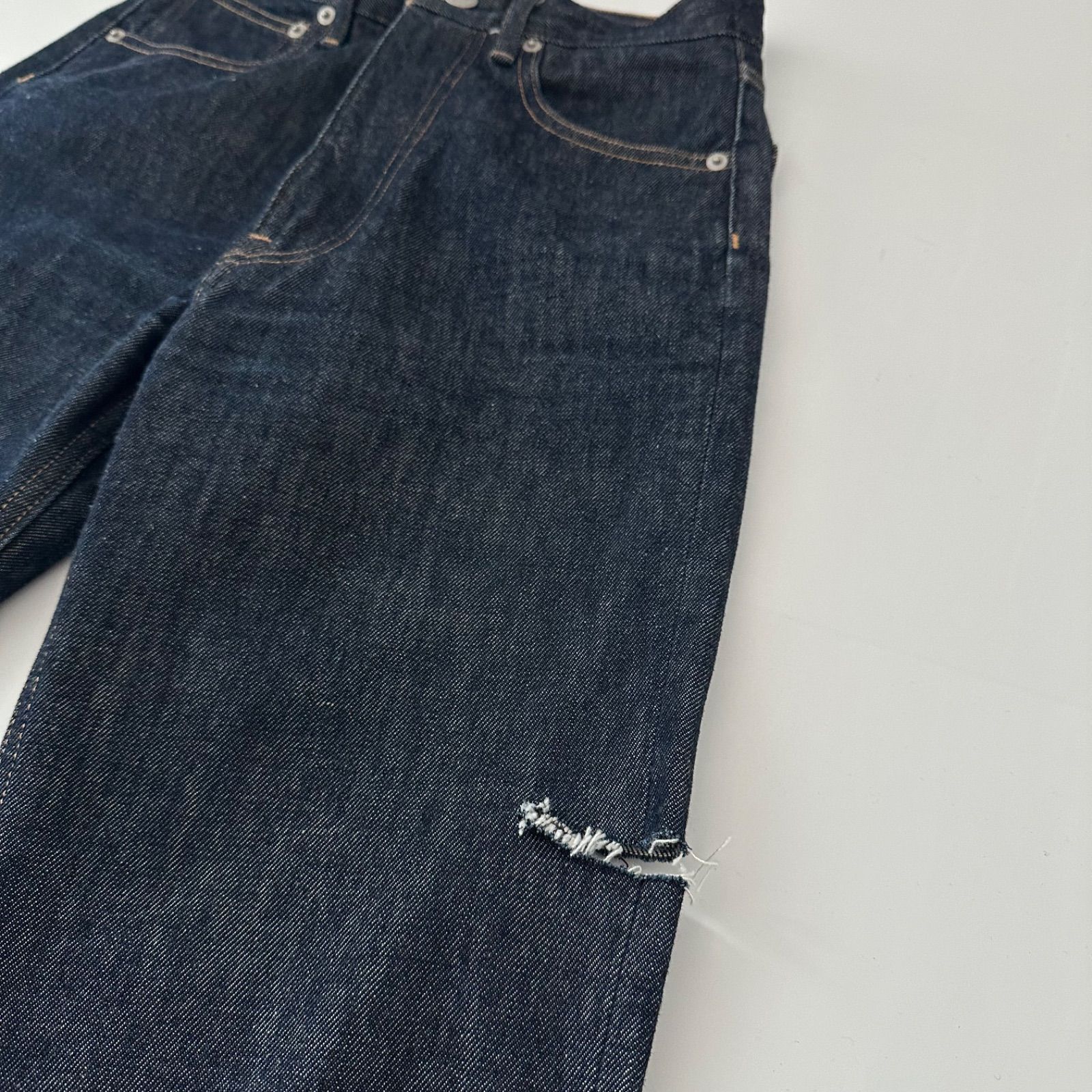 オーラリー AURALEE HARD TWIST DENIM 5P PANTS デニムパンツ インディゴ サイズ24 日本製 A00P02DM カットアウト リメイク 6JU064 オーラリー AURALEE HARD TWIST DENIM 5P PANTS デニムパンツ インディゴ サイズ24 日本製 A00P02DM カットアウト リメイク 6JU064
