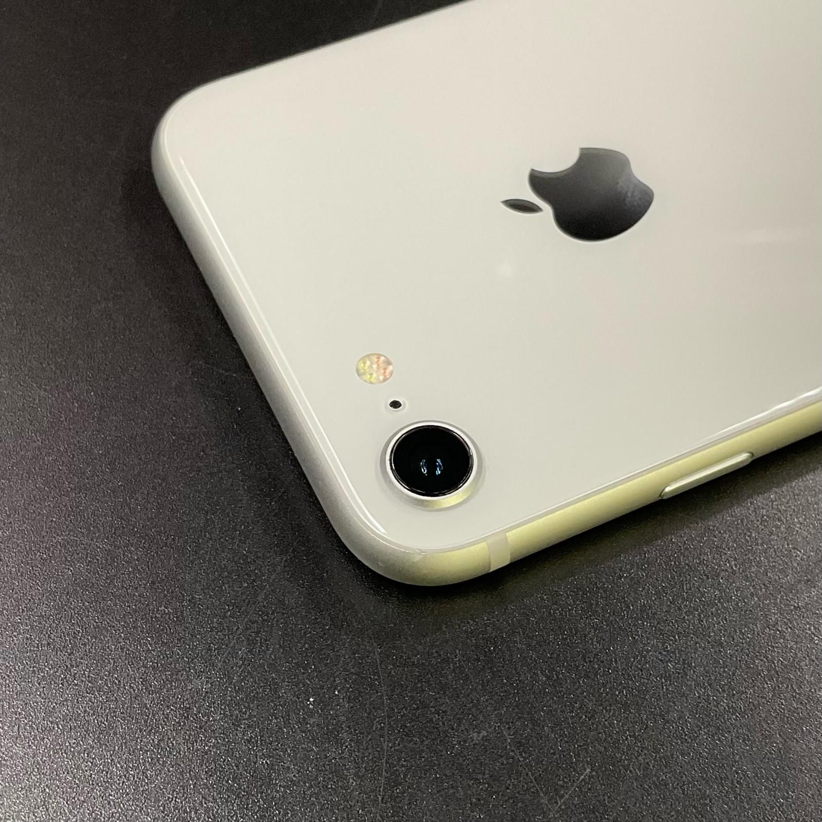 iPhone 8 64GB シルバー docomo SIMフリー美品 - メルカリ