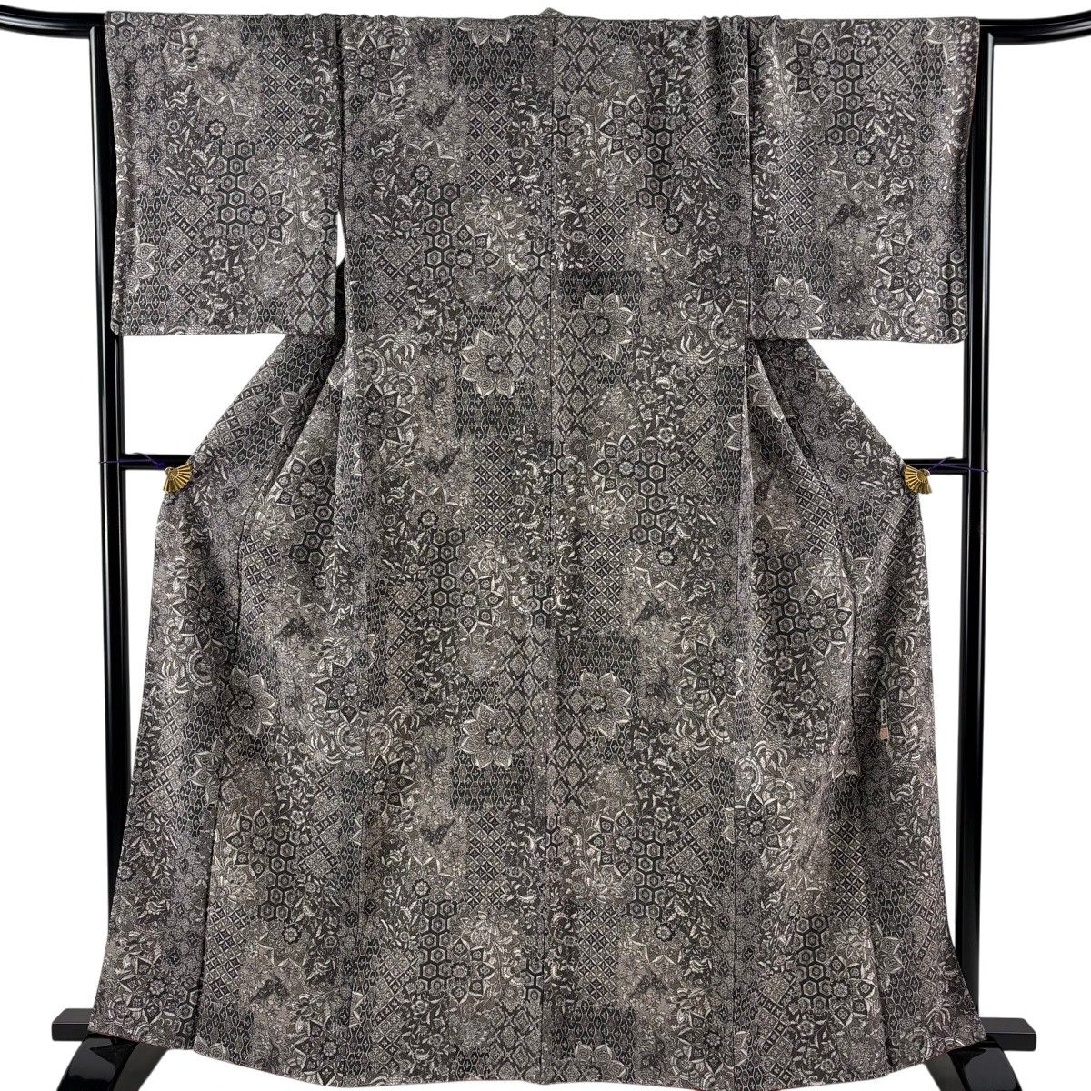 【美品】小紋 身丈162.5cm 裄丈68cm L 袷 二代目 更甚 落款あり 更紗 亀甲 灰茶 正絹 秀品 【中古】