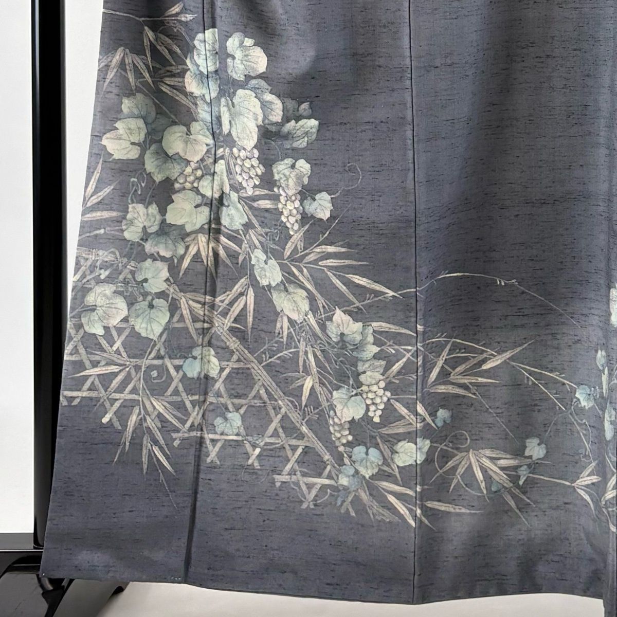 訪問着 身丈162cm 裄丈67.5cm L 袷 紬地 落款 葡萄 笹 刺繍 灰色 正絹