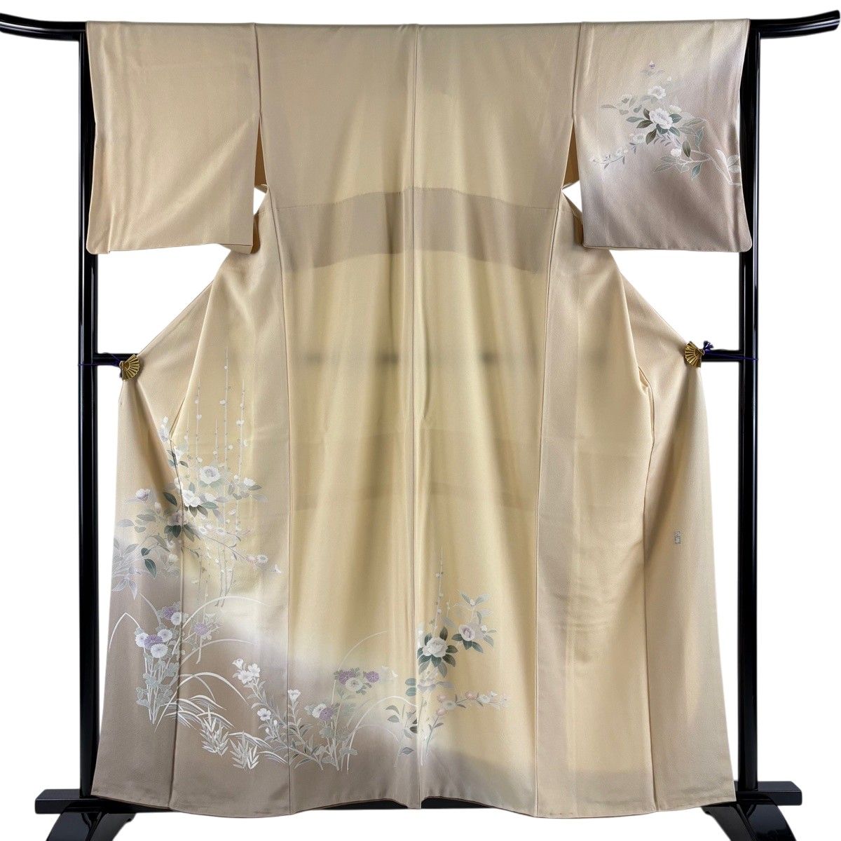 【美品】 訪問着 身丈159.5cm 裄丈64.5cm M 袷 落款 椿 菊 染め分け ぼかし ベージュ 正絹 秀品 【中古】