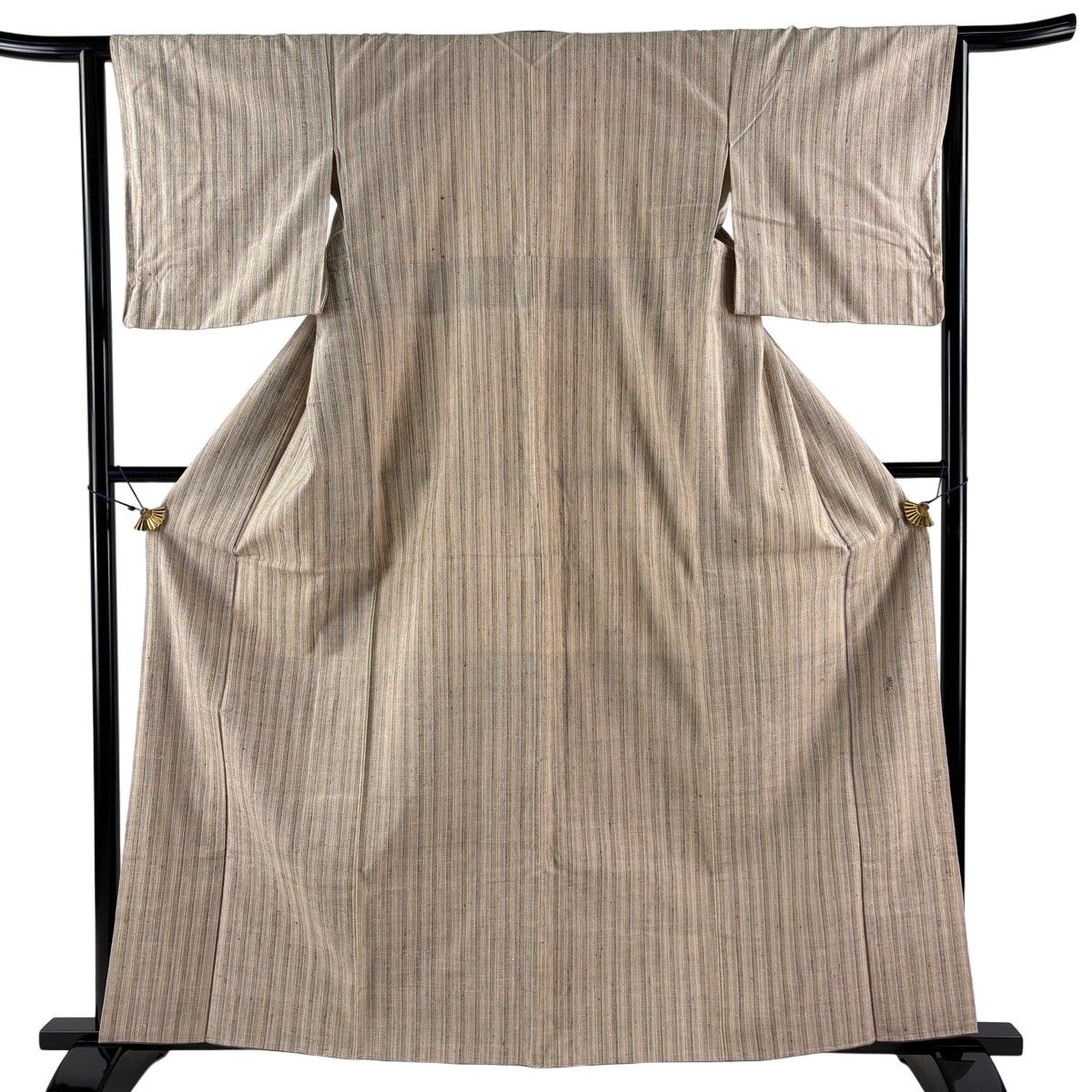 【美品】 紬 身丈161cm 裄丈64cm M 袷 落款 縦縞 ベージュ 正絹 逸品 【中古】