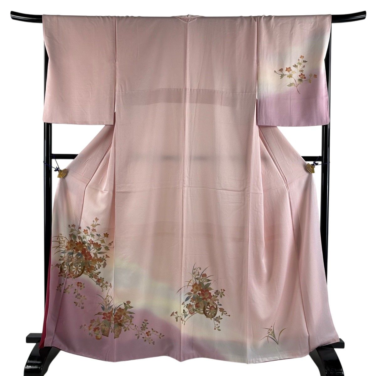 付下げ 身丈165cm 裄丈67cm M 袷 花車 金彩 ぼかし 薄ピンク 正絹 名品 【中古】