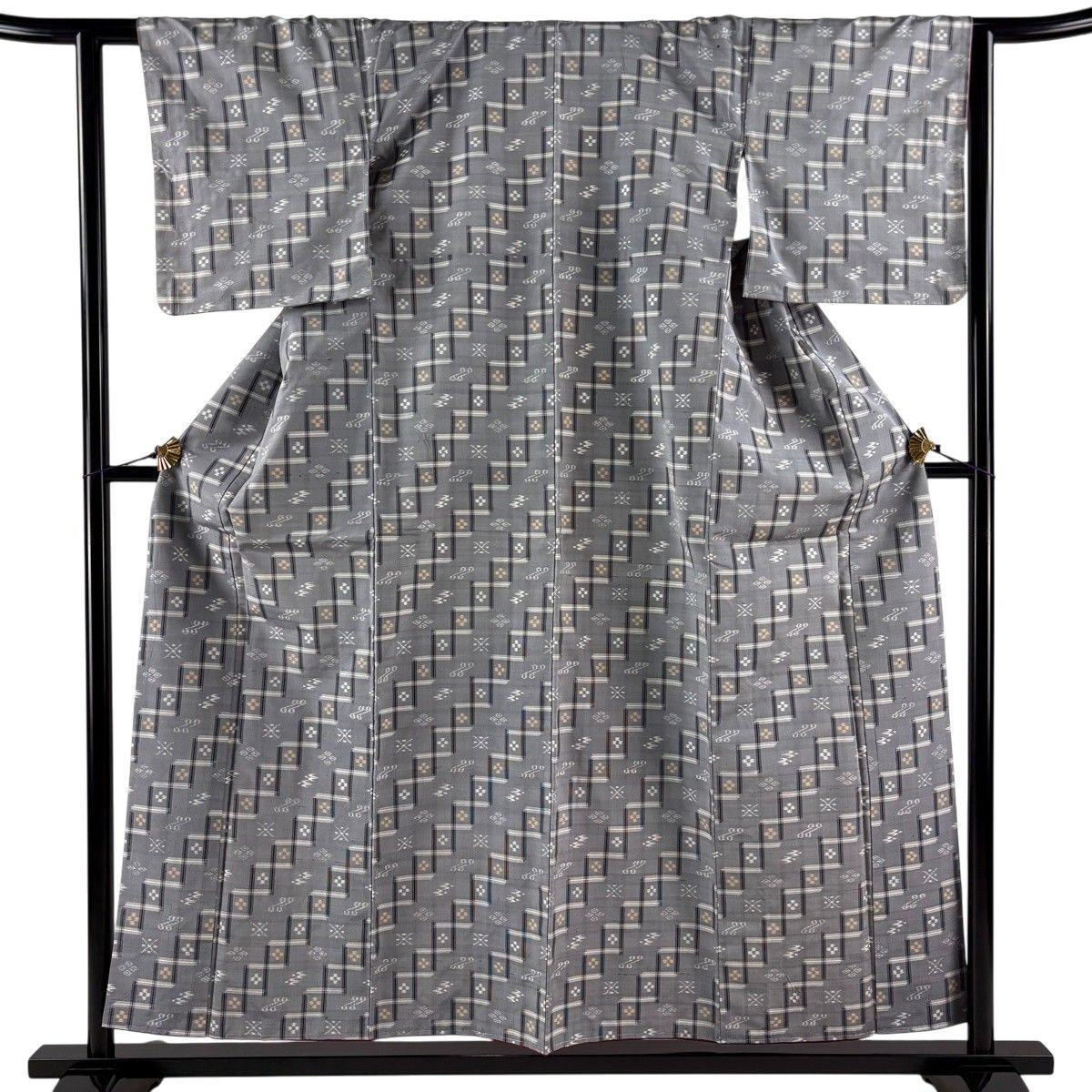 【美品】 紬 身丈156.5cm 裄丈61.5cm S 袷 燕 幾何学模様 灰色 正絹 名品 【中古】