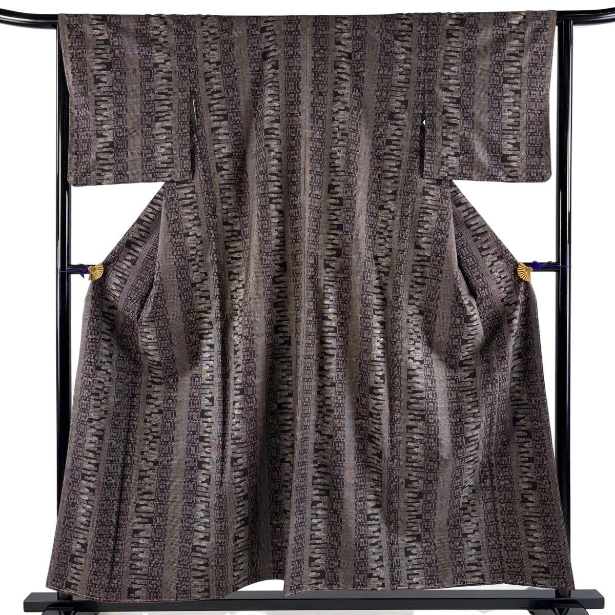 【美品】 大島紬 身丈155cm 裄丈64cm M 袷 純泥染 証紙 幾何学模様 焦茶色 正絹 名品 【中古】
