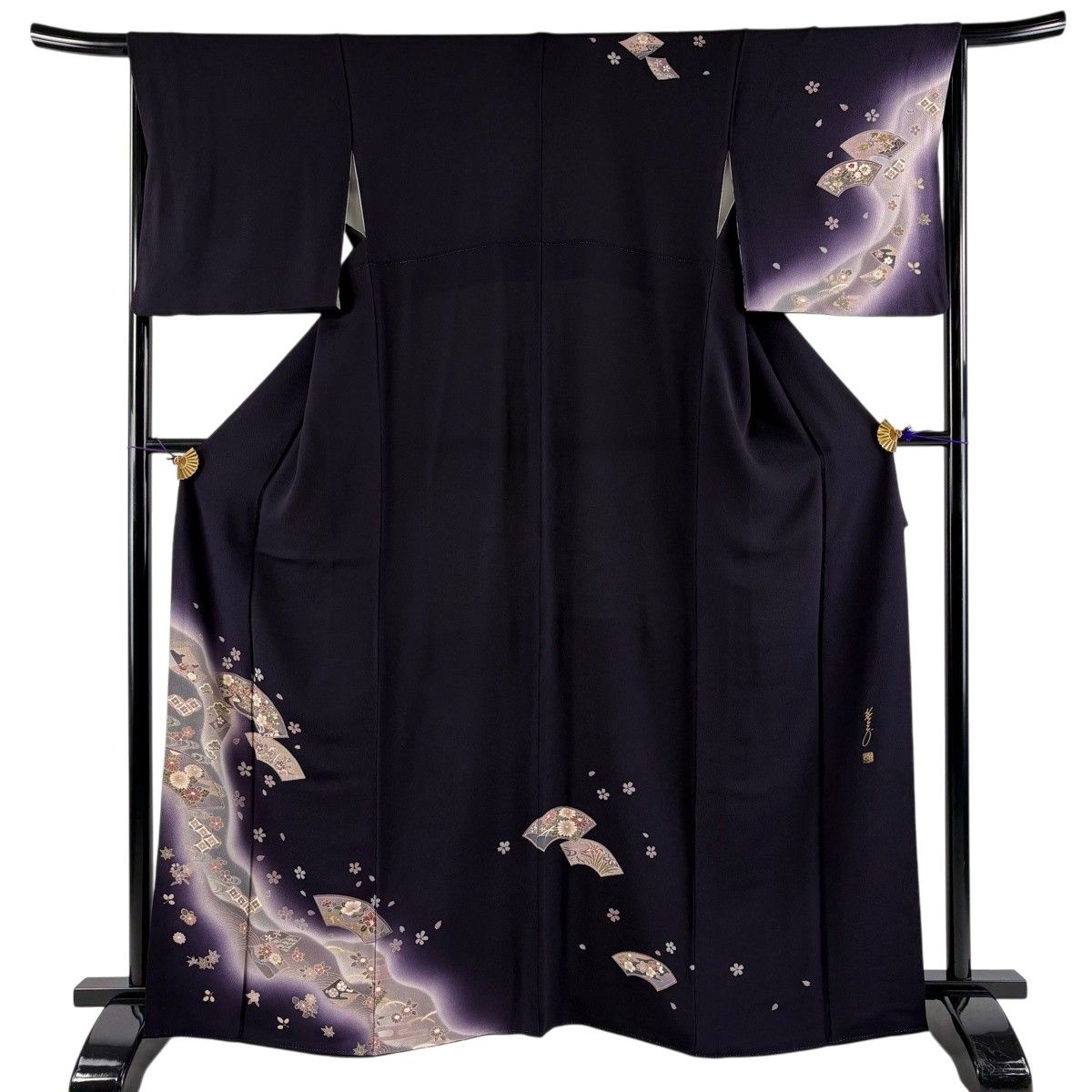 美品】 付下げ 身丈163cm 裄丈65cm M 袷 落款 扇面 桜 金彩 縮緬 濃紫