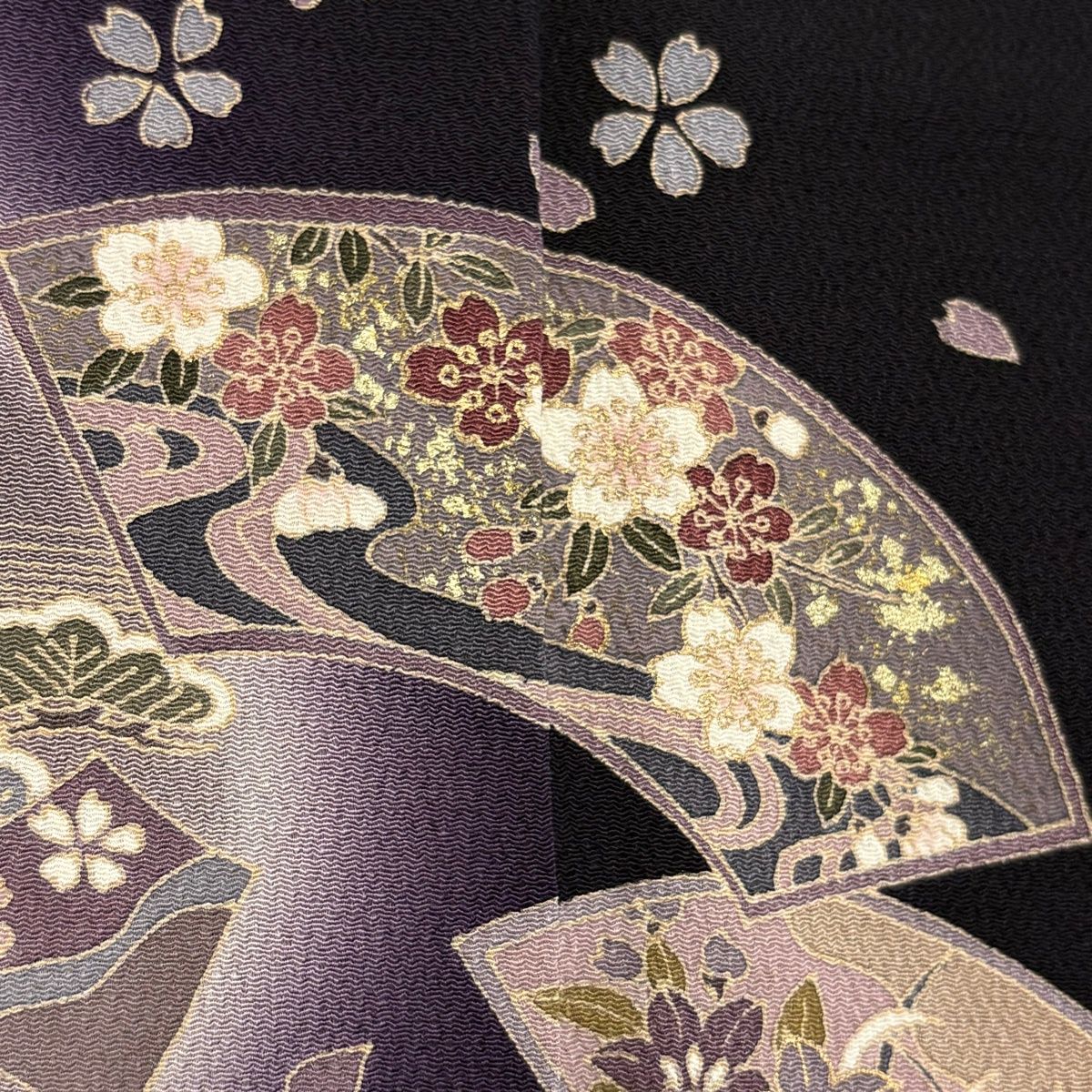 美品】 付下げ 身丈163cm 裄丈65cm M 袷 落款 扇面 桜 金彩 縮緬 濃紫