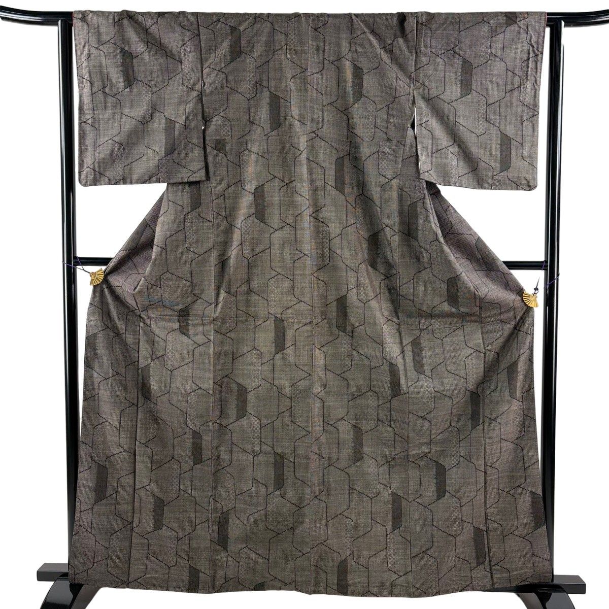 【美品】 大島紬 身丈163cm 裄丈63cm S 袷 純泥染 証紙 幾何学模様 焦茶色 正絹 秀品 【中古】