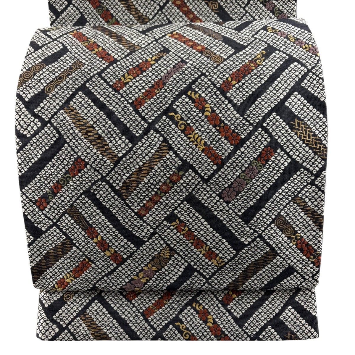【美品】 袋帯 秀品 草花 疋田柄 箔 墨色 六通 正絹 【中古】