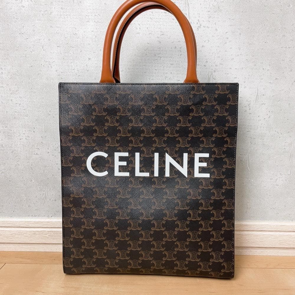 美品 セリーヌ CELINE スモール バーティカルカバ バーティカル カバ トリオンフ キャンバス トートバッグ ハンドバッグ 手提げ 縦型 マカダム タン ブラウン 茶 レザー 本革 A4 収納可 通勤 通学 ビジネス レディース 鞄 正規品