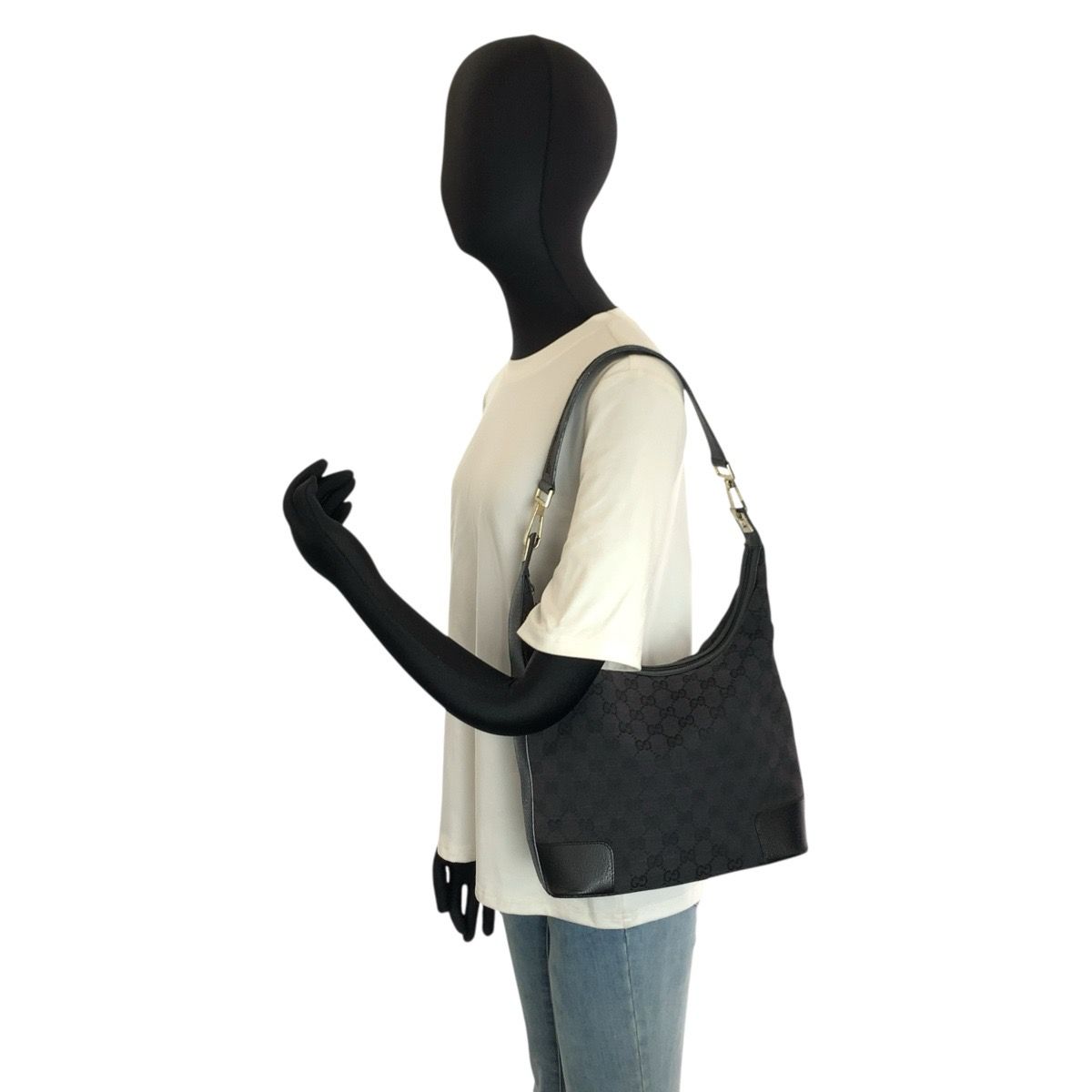GUCCI ブラックショルダーバッグ 美品 GUCCI グッチ ブラック 黒 ゴールド金具 GGキャンバス/レザー