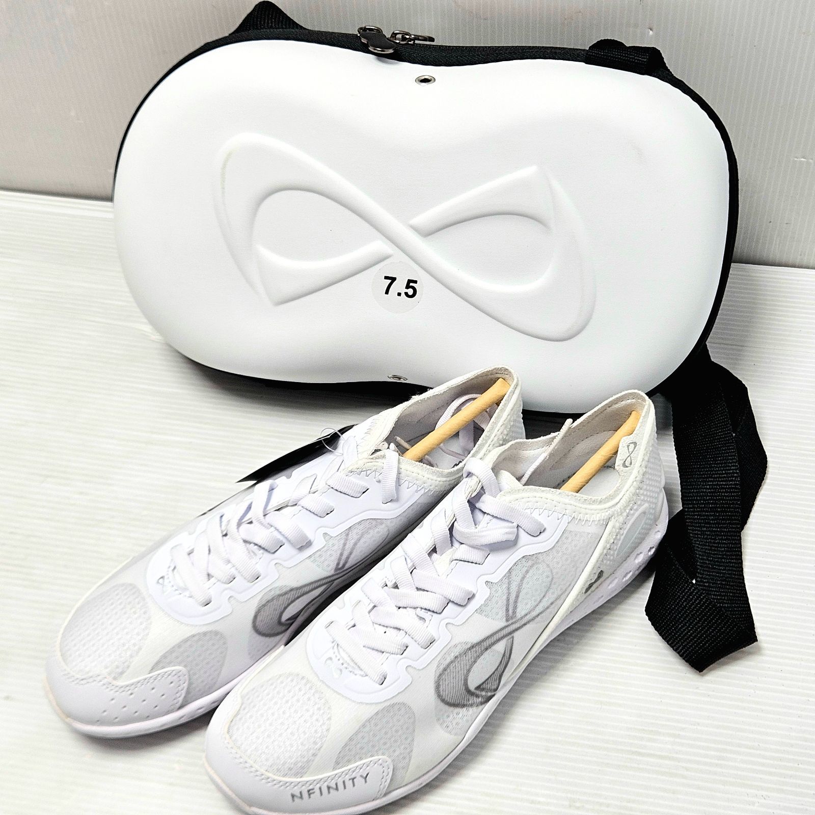 【未使用品】 Nfinity Alpha NFS-1020-00 チアシューズ 7.5 ホワイト タグ付 ケース付 8,400円
