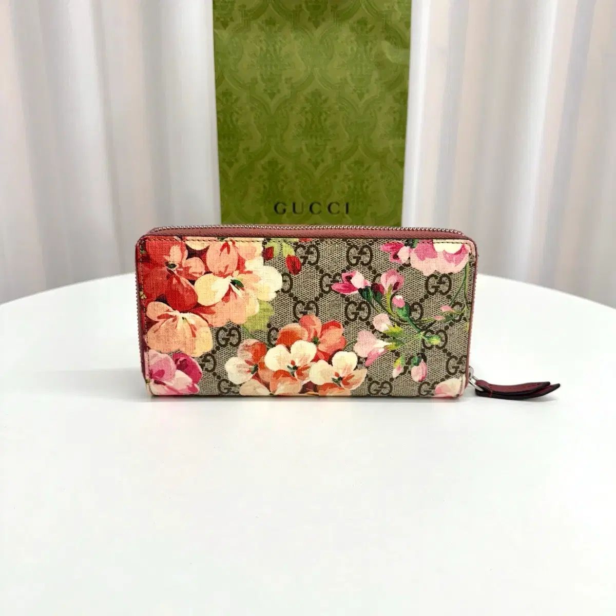 正規品 グッチ ブルーム ジッパー ドール 長財布