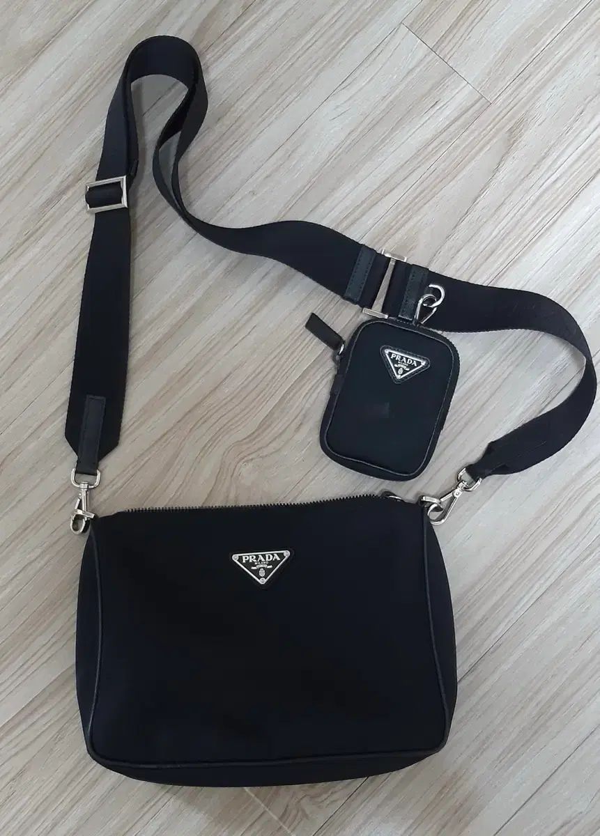 プラダ PRADA テスート ナイロン メッセンジャーバッグ クロスバッグ 2VH113