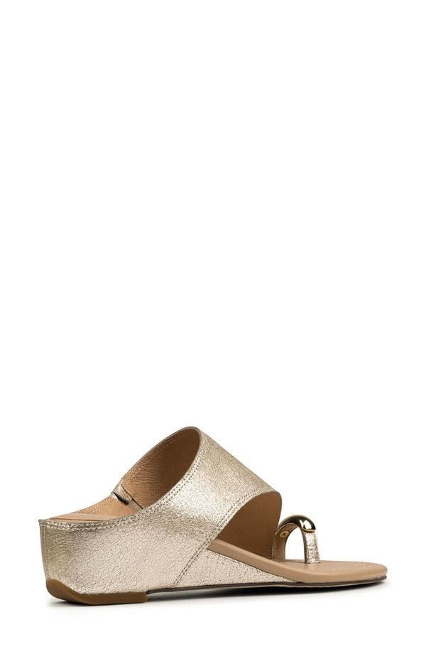 ドナルドプリネール レディース シューズ ヒール サンダル Donald Pliner Vesna Toe Loop Wedge Sandal Platino｜詳細画像