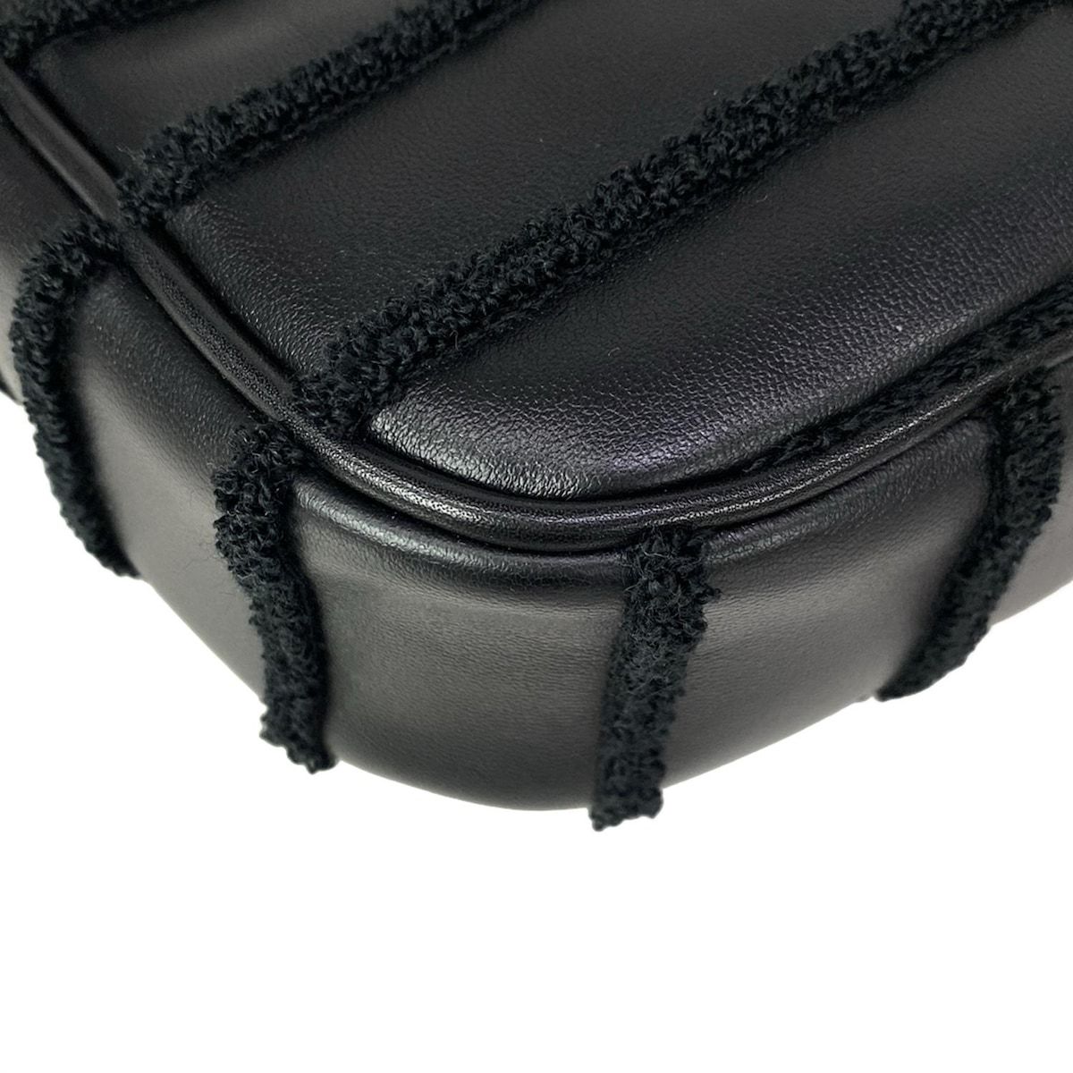 CELINE(セリーヌ) ショルダーバッグ マトラッセ モノクローム 黒 チェーンショルダー レザー