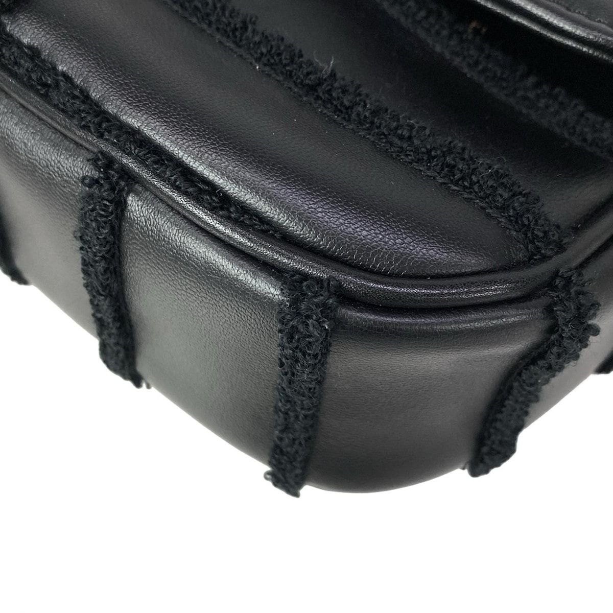 CELINE(セリーヌ) ショルダーバッグ マトラッセ モノクローム 黒 チェーンショルダー レザー
