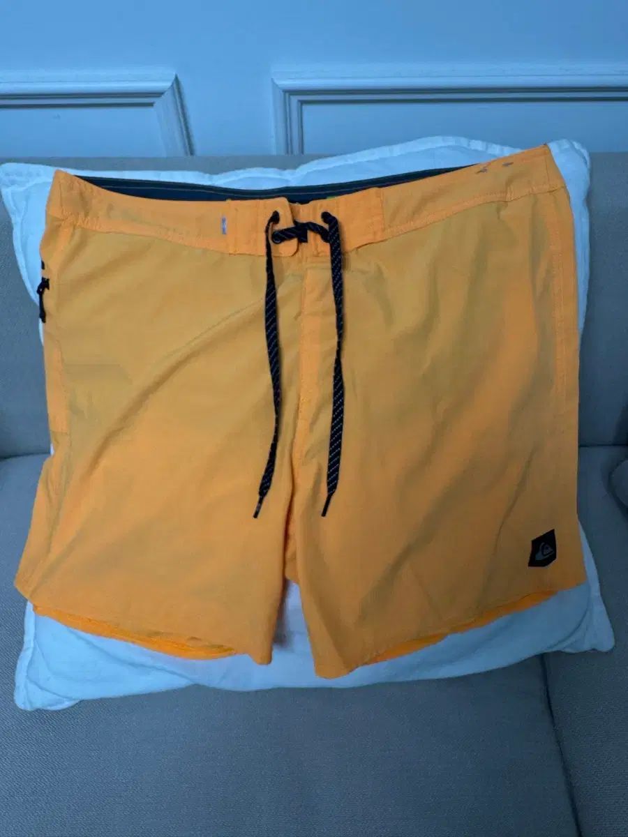 QUIKSILVER(クイックシルバー) ボードショーツ 32 34 ほぼ新品