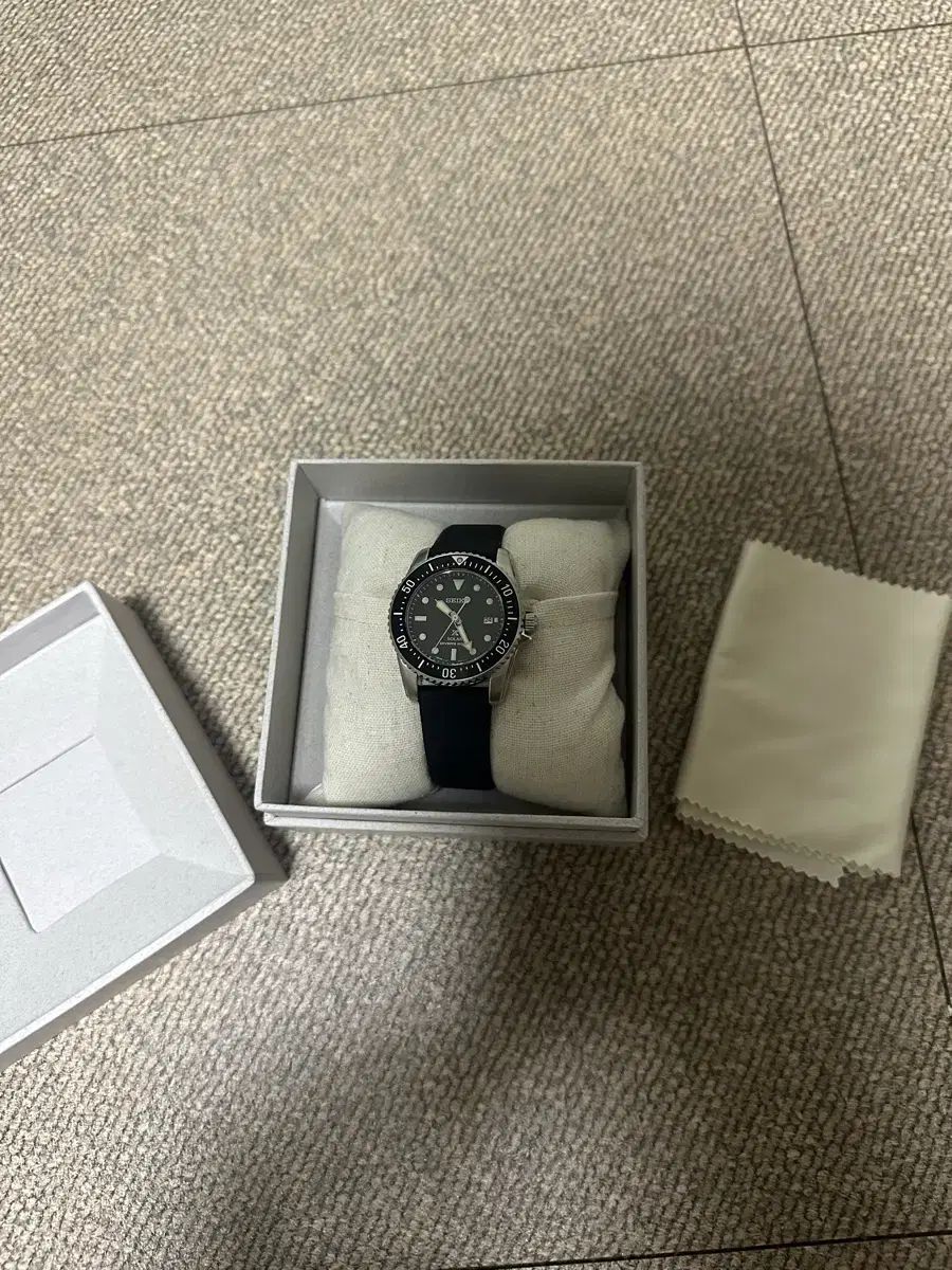 SEIKO ダイバー ウォッチ sne573