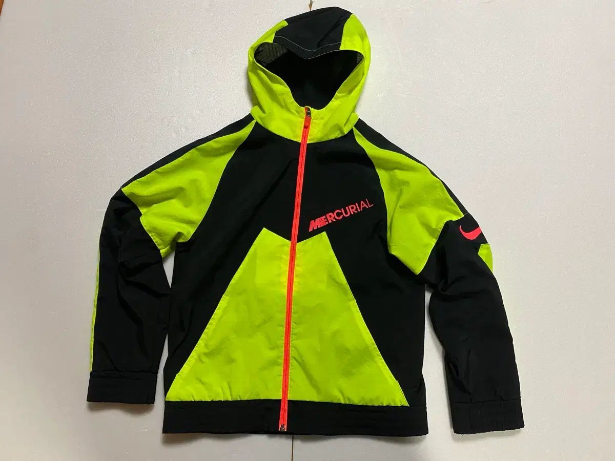 NIKE ナイキ mecurial フードウィンドブレーカー レディース M