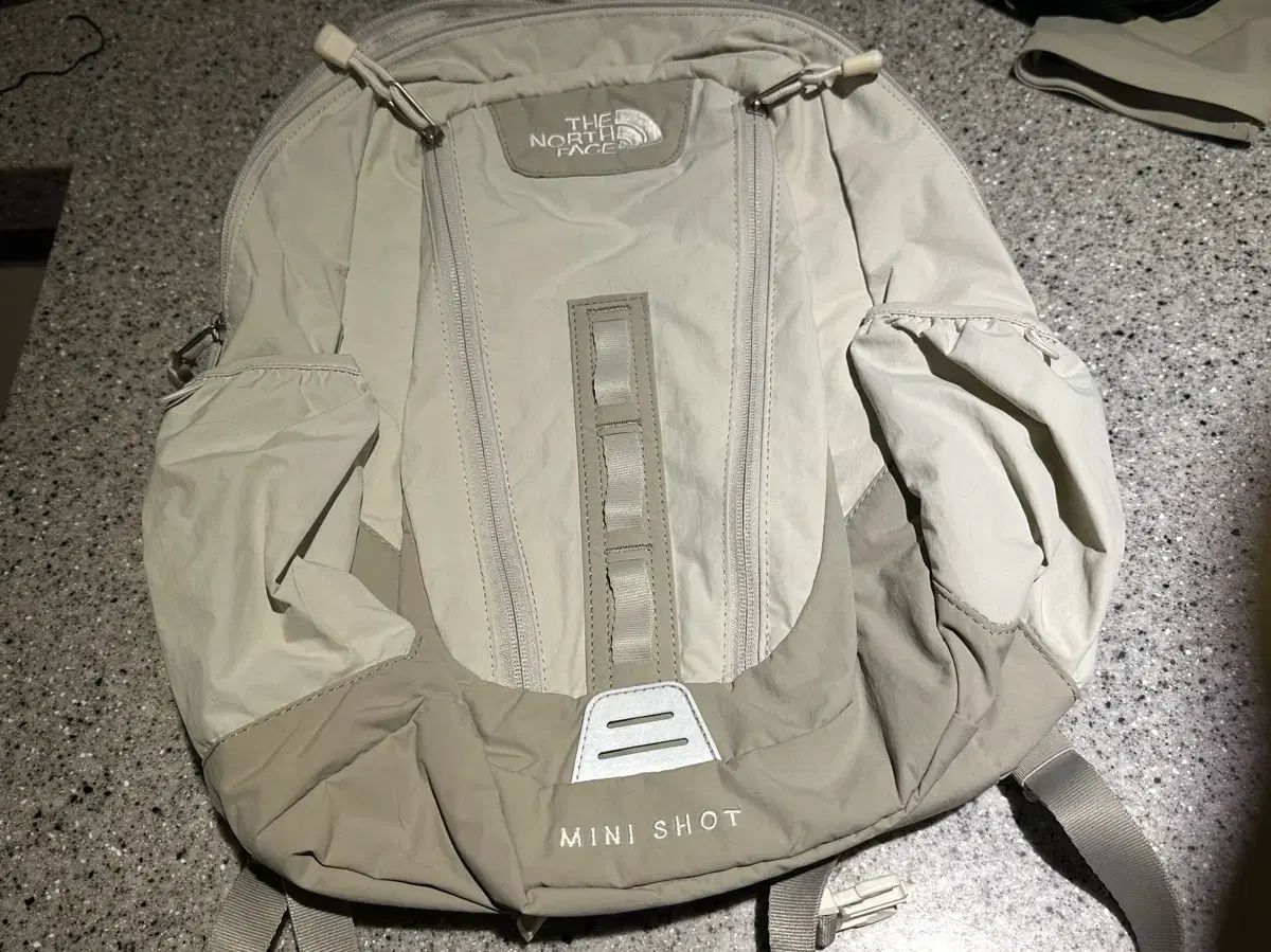 THE NORTH FACE ザノースフェイス ミニ バックパック ベージュ 白サンド