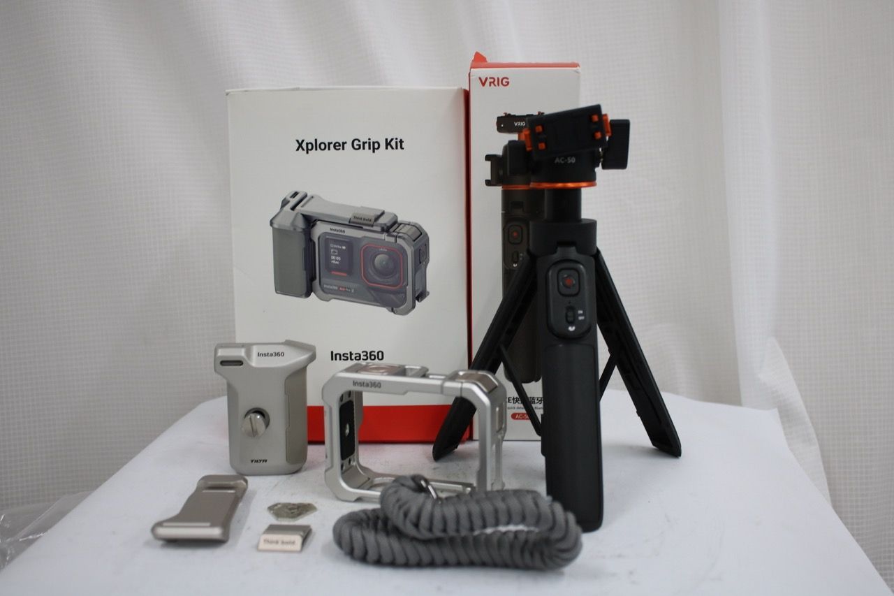 【美品 返品保証】 Insta 360 Xplorer Grip Kit + AC-50 グリップ e14528