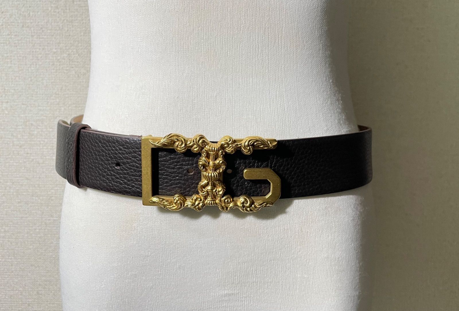 美品 DOLCE&GABBANA ドルチェ&ガッバーナ DG アンティークデザイン 