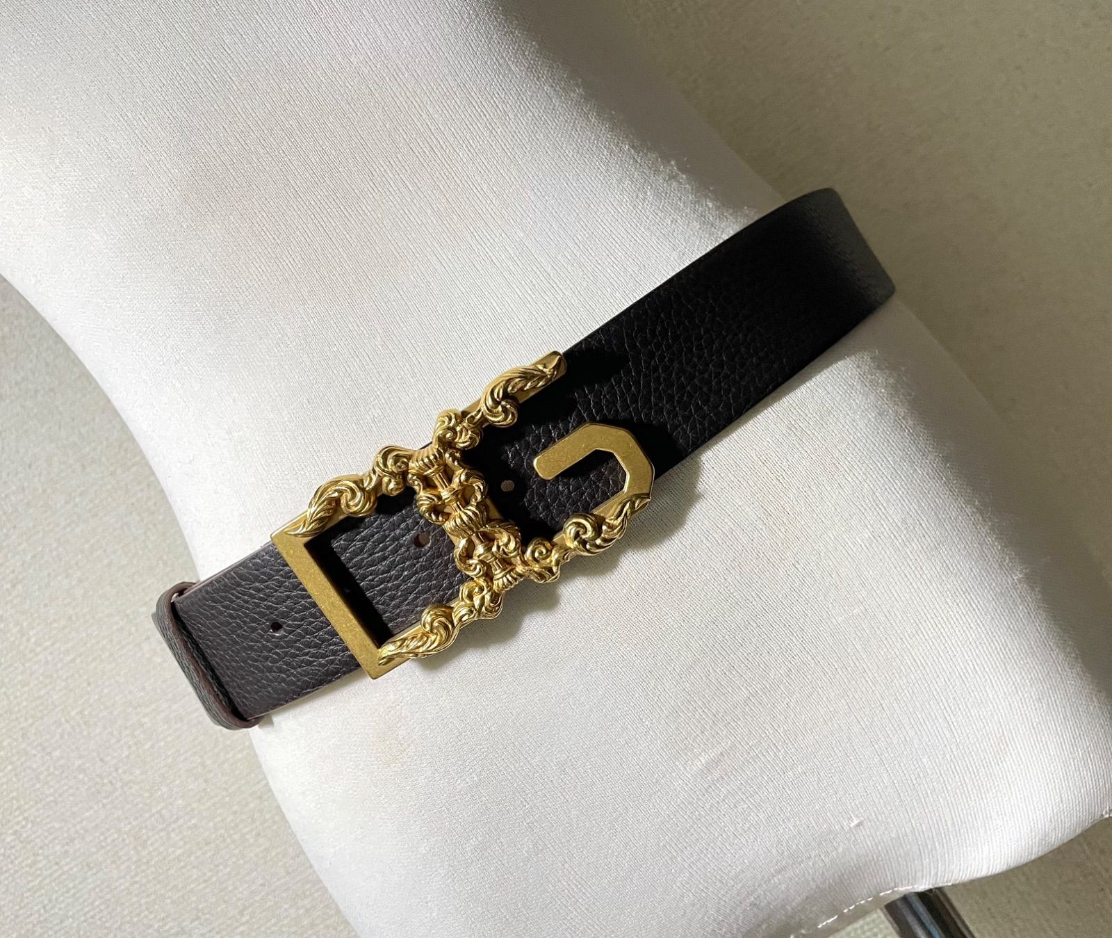 美品 DOLCE&GABBANA ドルチェ&ガッバーナ DG アンティークデザイン 