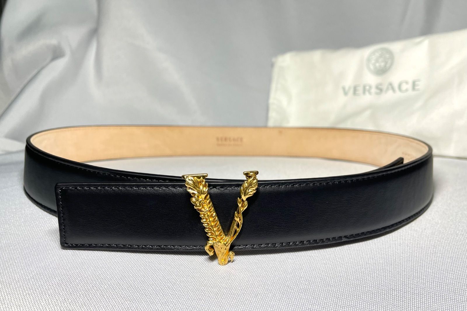 美品 [近年モデル] VERSACE ヴェルサーチ ヴィルトゥス Vバックル