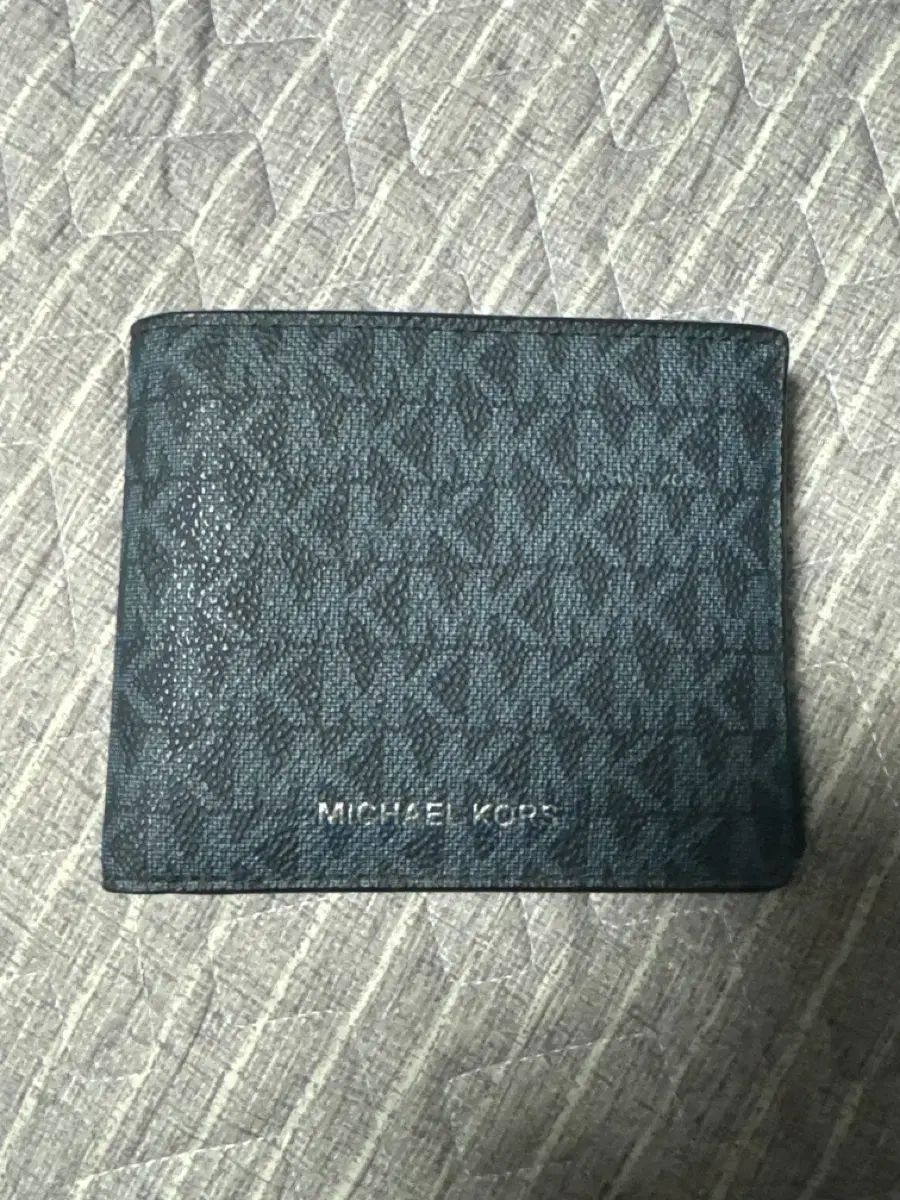 マイケルコース ロゴ パータン 財布