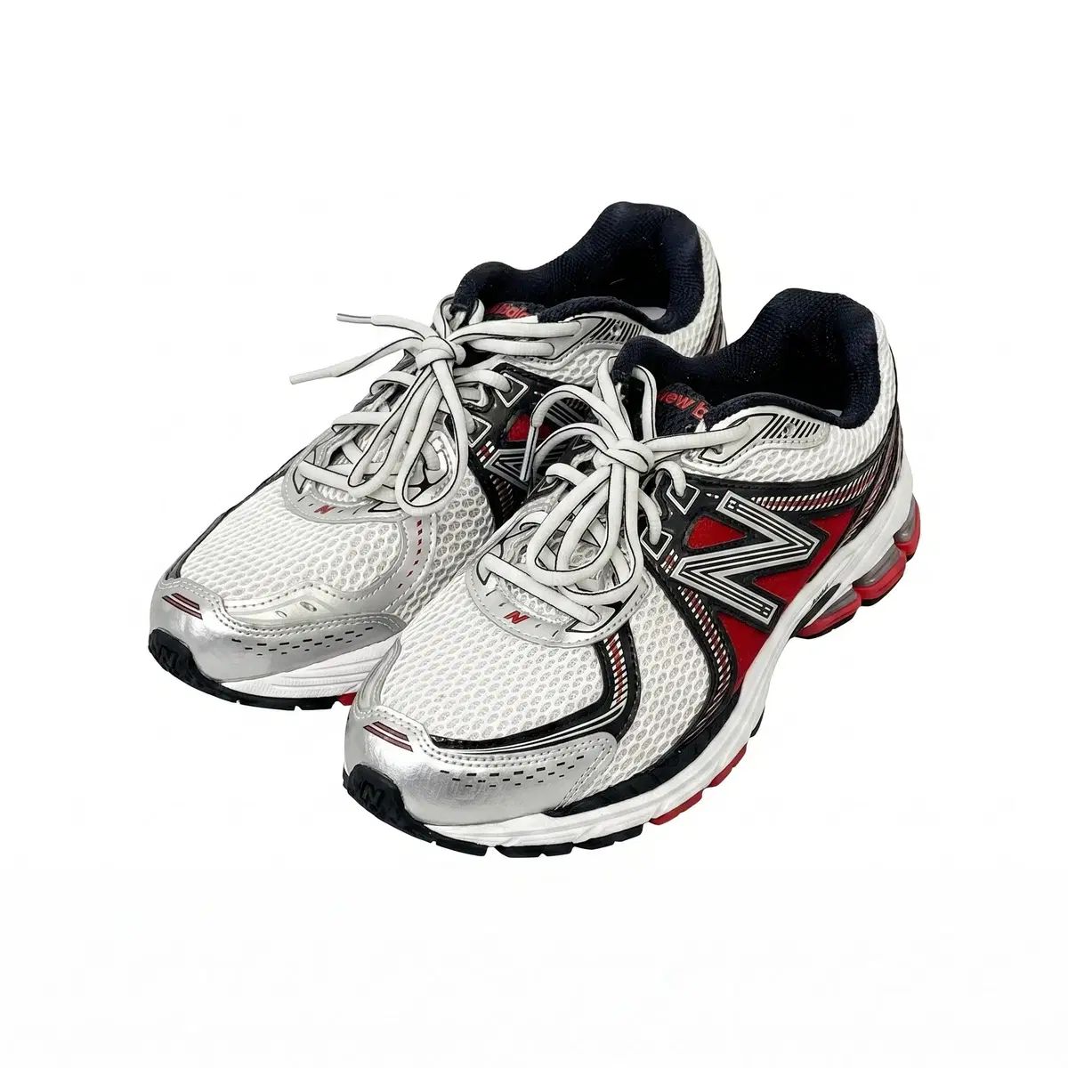 写真に写っている内部タブのモデル名はNew Balance 860v2 白 レッド (ML860X