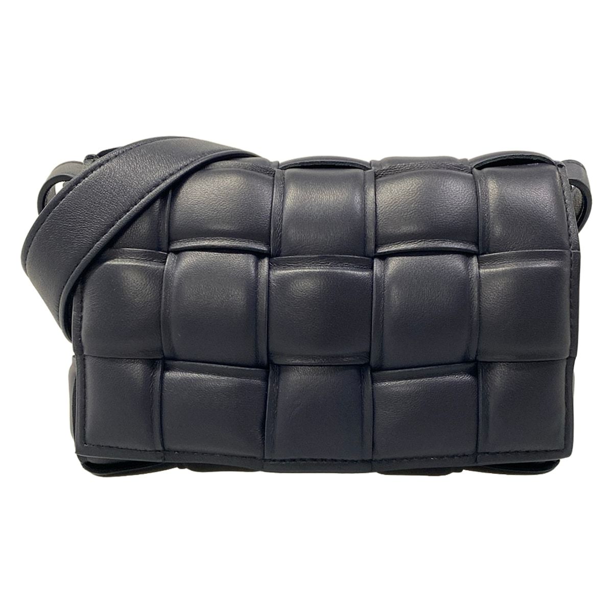 BOTTEGA VENETA(ボッテガヴェネタ) ショルダーバッグ美品 パデッド カセット ダークネイビー ラムスキン
